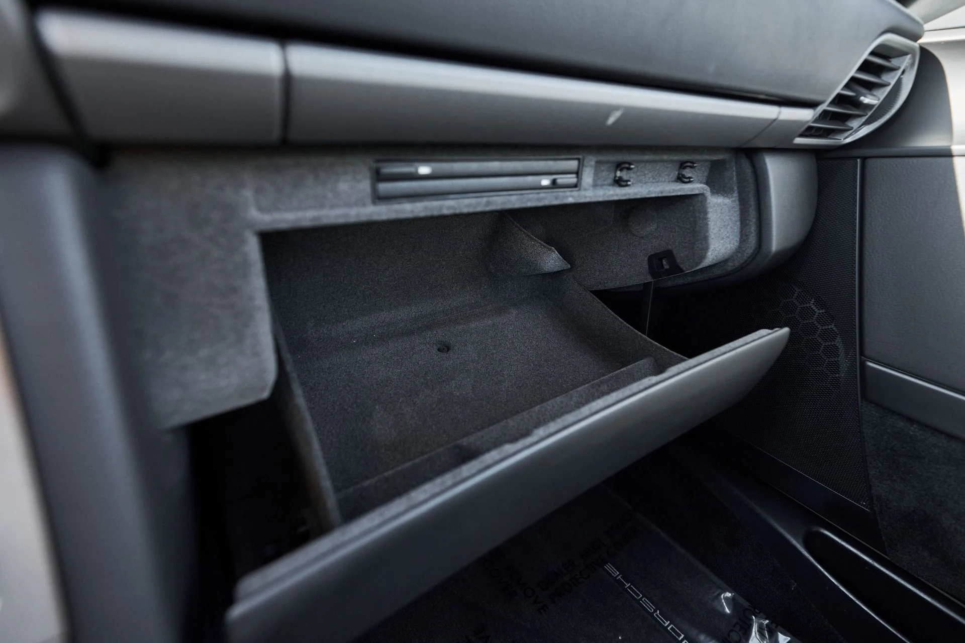 mph062_1948747274_Used_2007_Porsche_911_RS_1763228739_1ec9b445ed