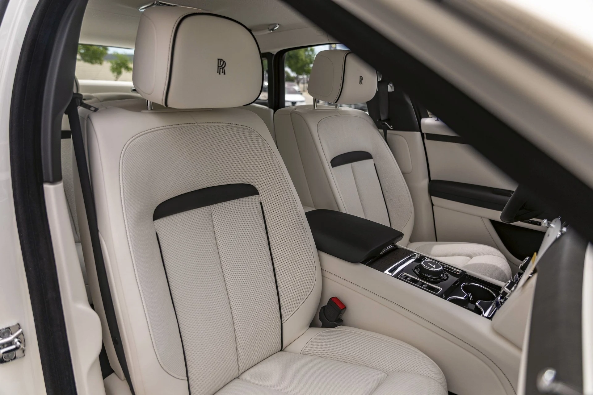 mph062_1953334409_Hi_Tech_Luxury_Imports_LLC_SCA_13_GZ_09_TU_235637_image_62_91fa3b8b0f