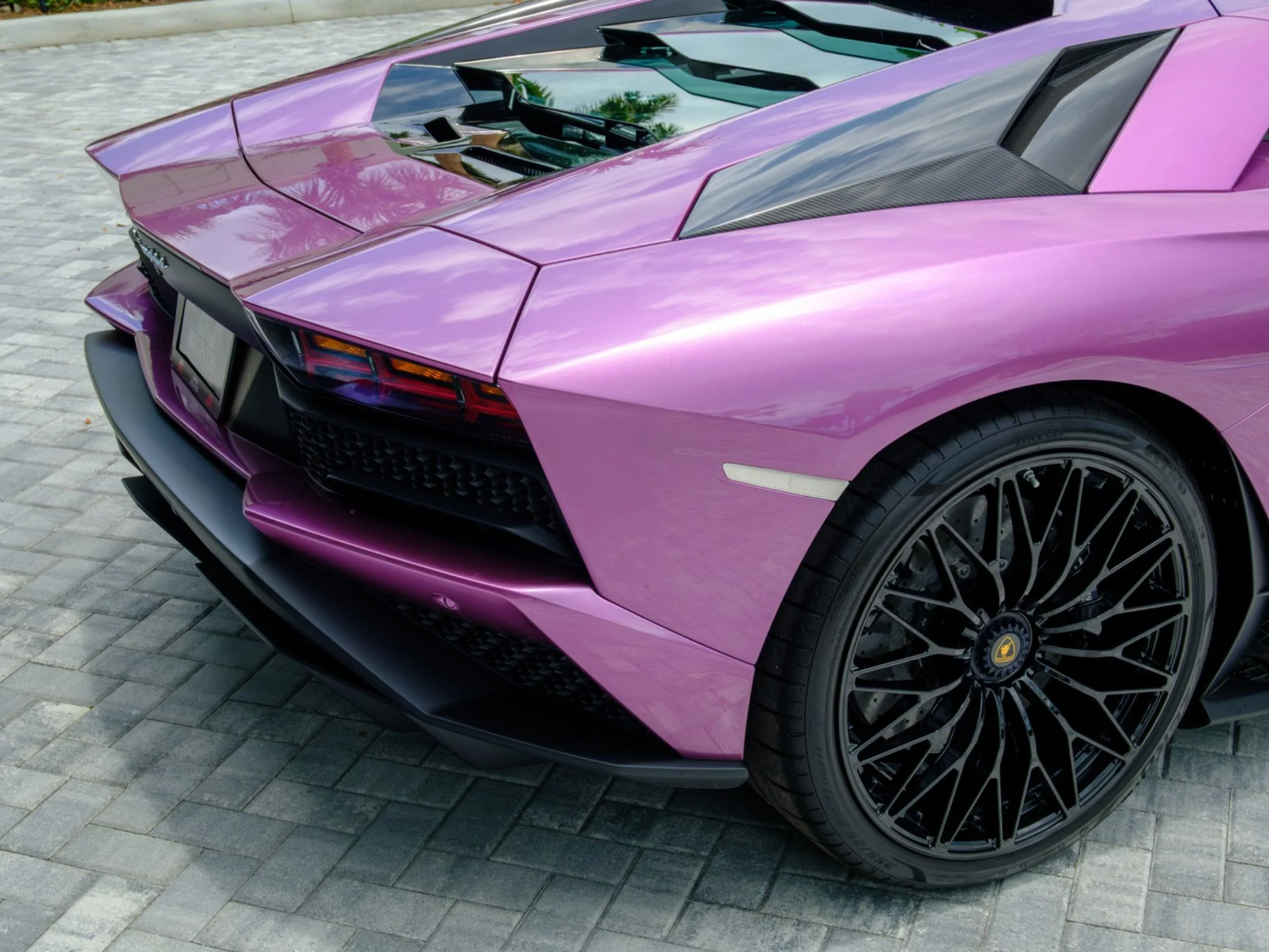 mph062_1953678202_Used_2018_Lamborghini_Aventador_S_1778520653_fe8defa9ff