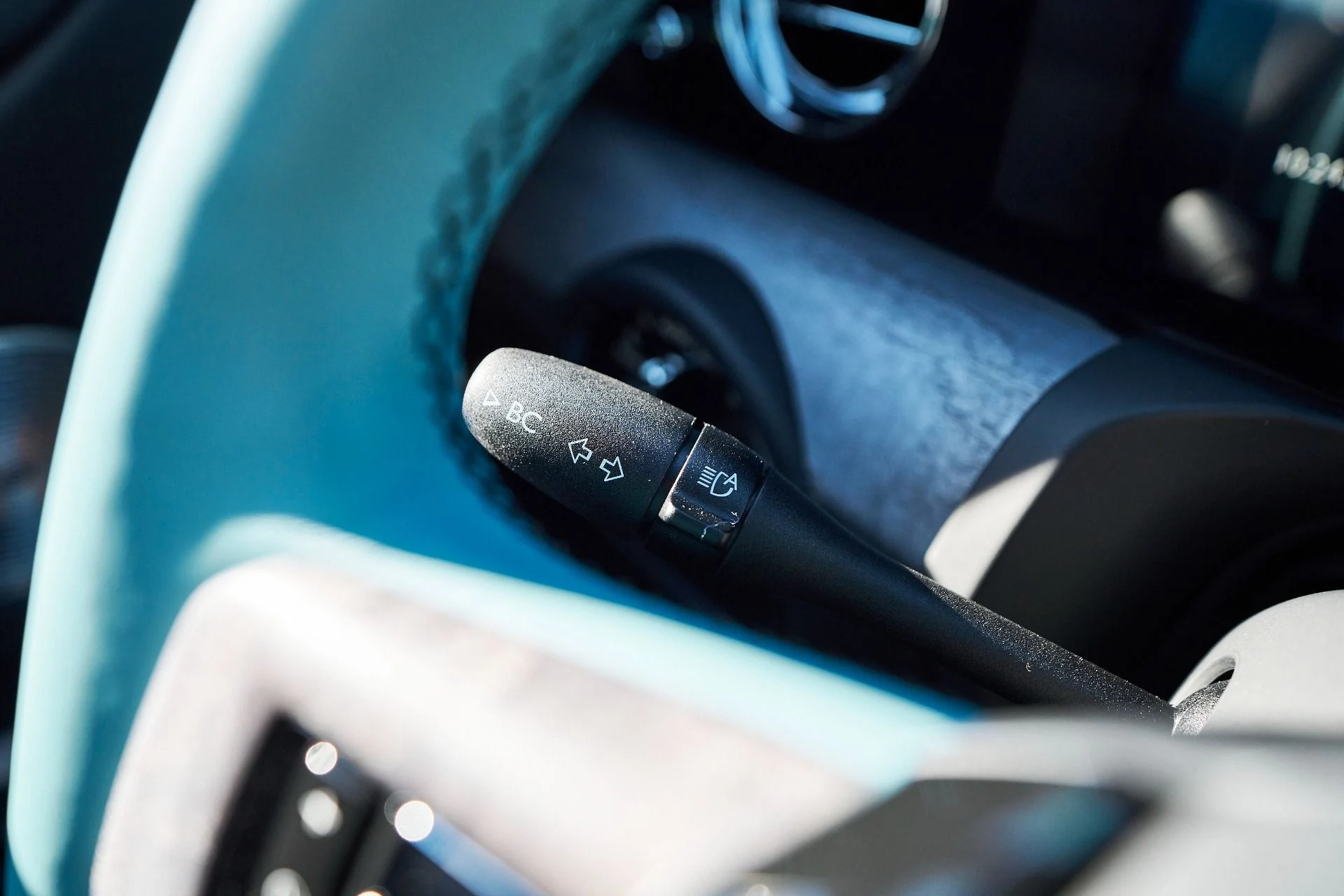 mph062_1957816385_Used_2025_Rolls_Royce_Ghost_Base_1765592272_5ce1f47964