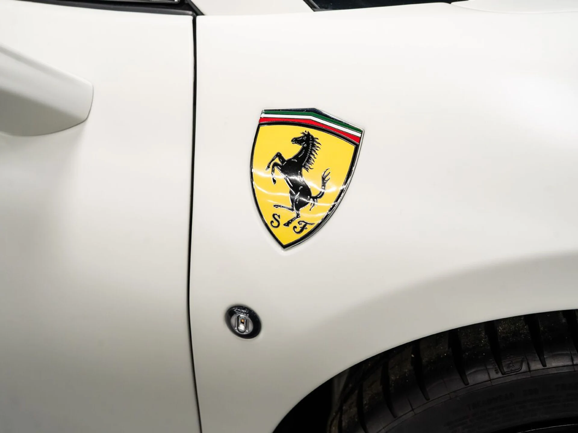 mph062_1970492693_ferrari_f8_spider_2022_f570e6b1e6