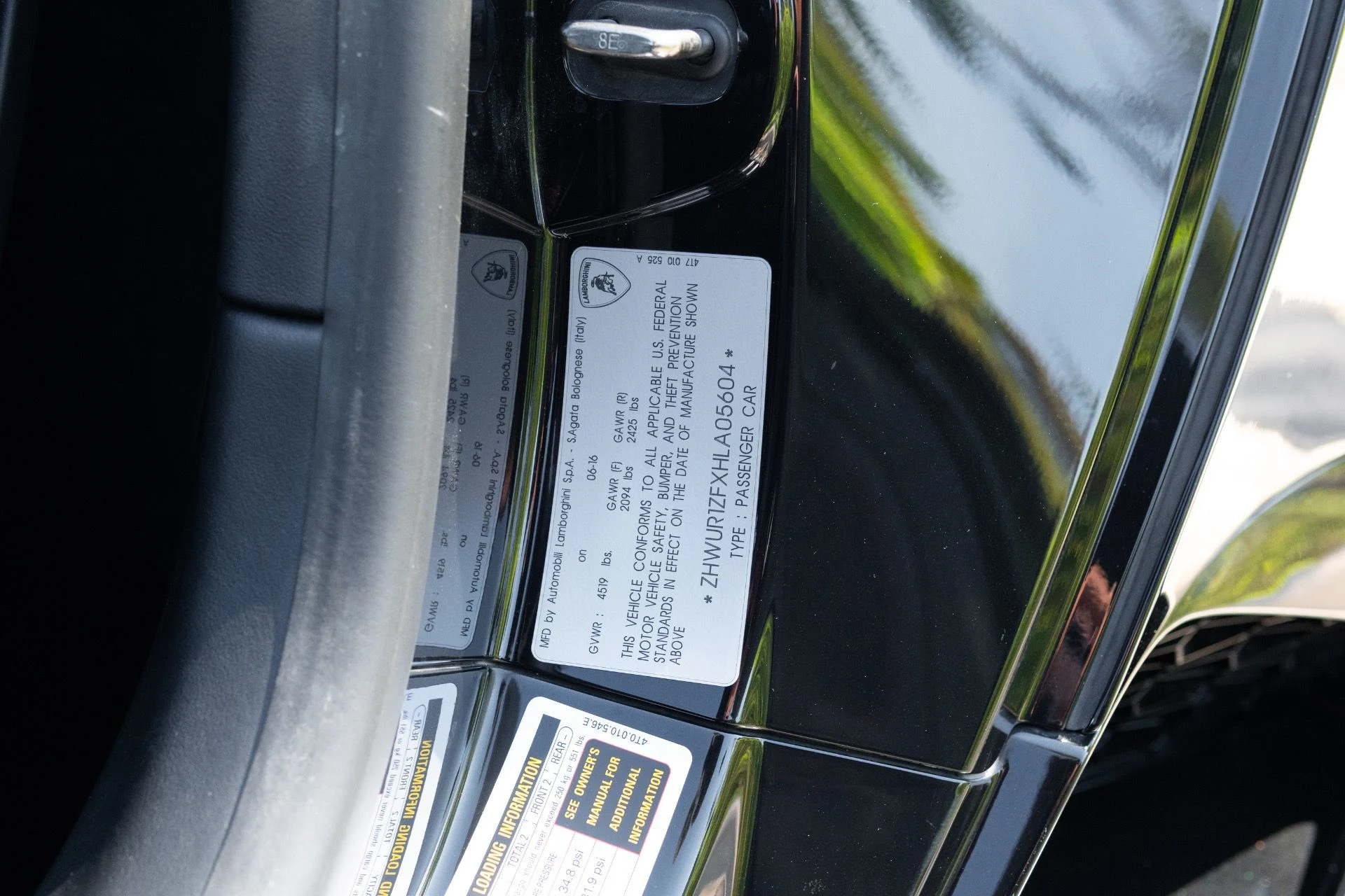 mph062_1976938980_Used_2017_Lamborghini_Huracan_LP_610_4_Spyder_1774364077_156c7d0ce8