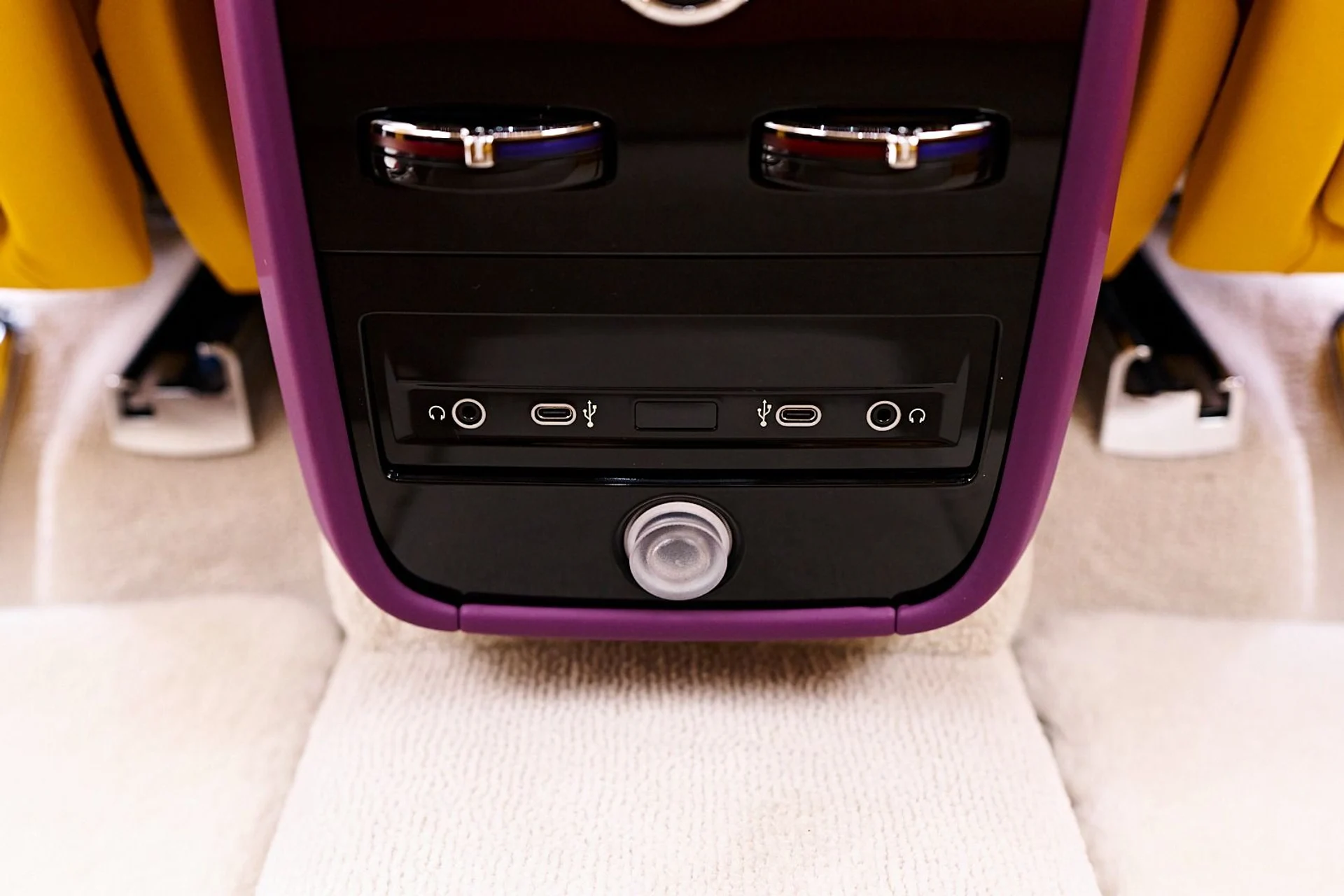 mph062_1985706869_Used_2025_Rolls_Royce_Cullinan_Base_1736646133_bfad901837