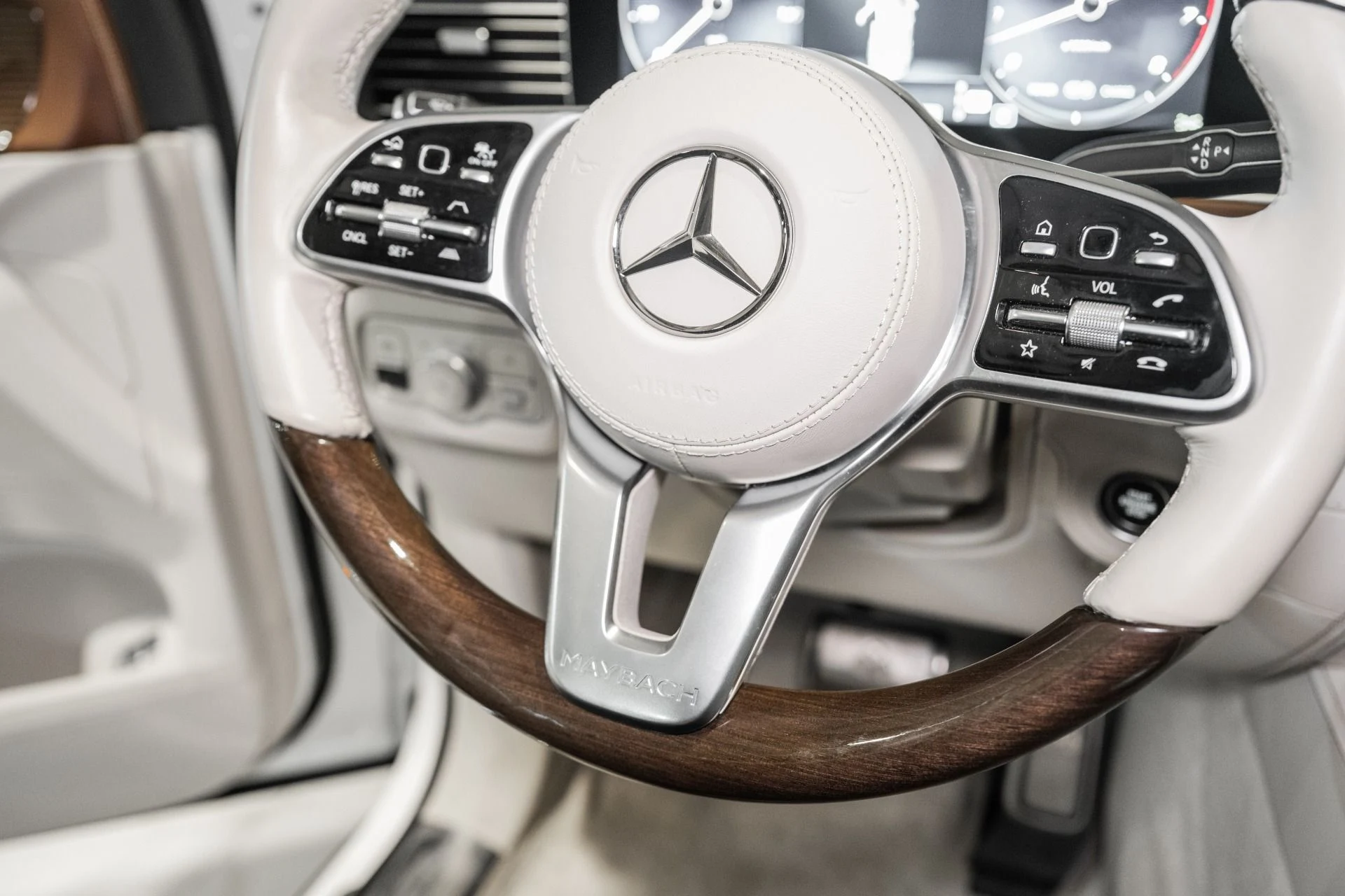 mph062_1999006568_Used_2022_Mercedes_Benz_GLS_Maybach_GLS_600_1761673303_c88b8166ef