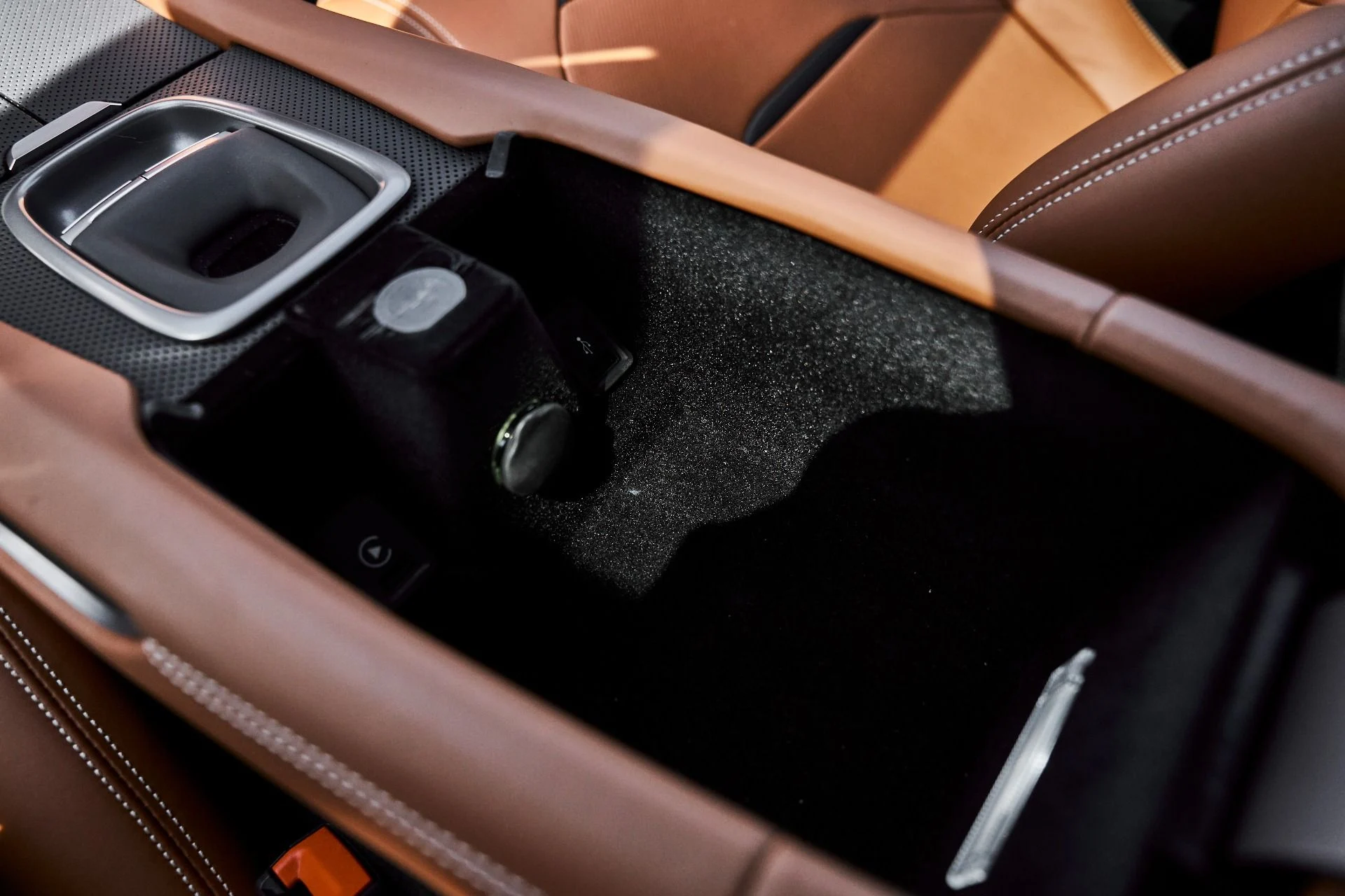 mph062_2011999242_Used_2018_Ferrari_GTC_4_Lusso_V12_1775612105_ee7b03fb79