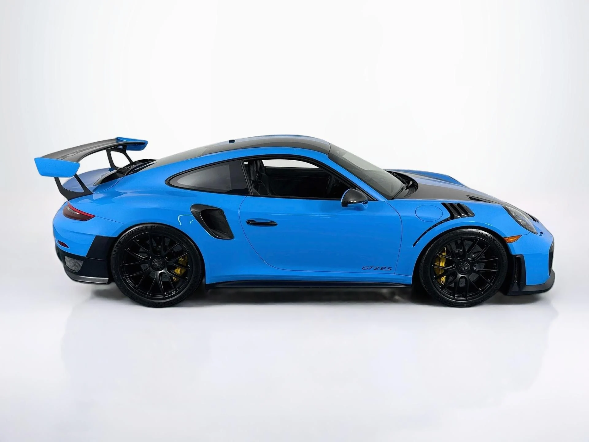 mph062_205367679_Used_2019_Porsche_911_GT_2_RS_1785958228_3581ce4f4f