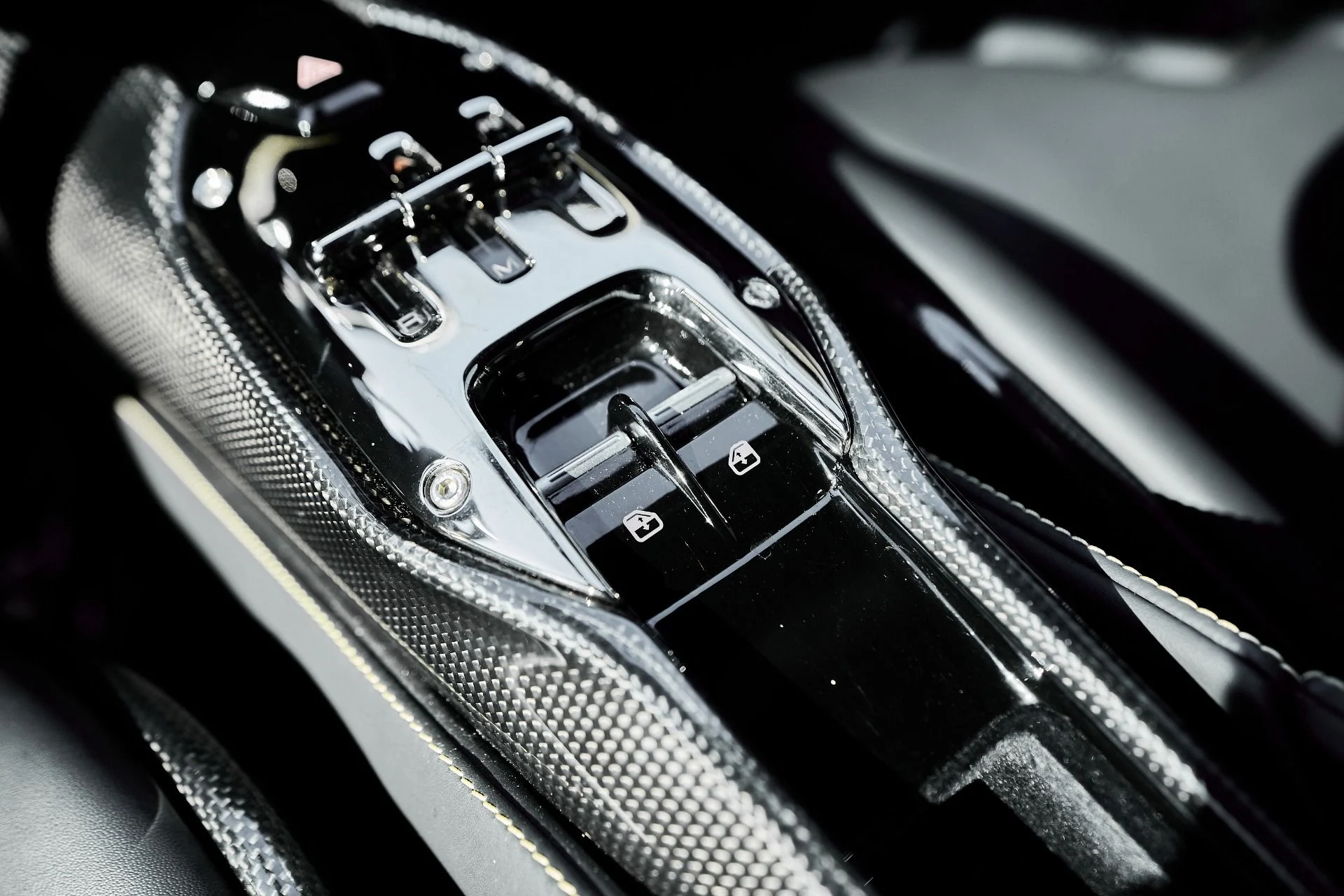 mph062_2109871727_Used_2022_Ferrari_SF_90_Stradale_Base_1762462452_afa833b286