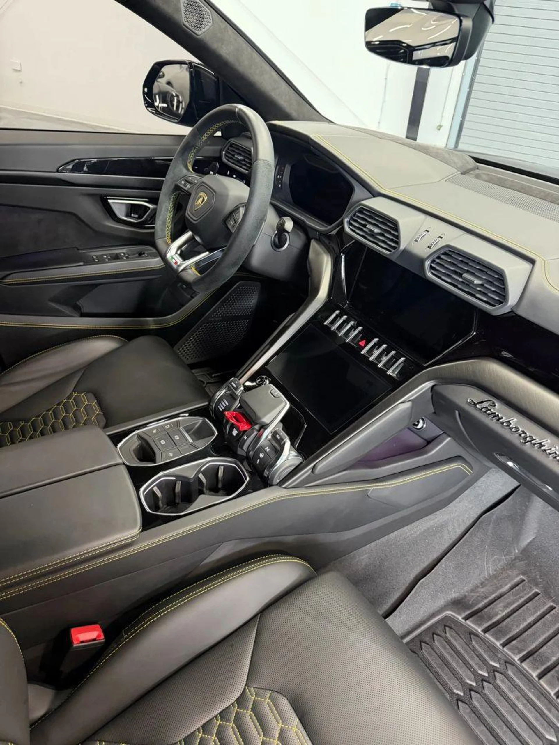 mph062_2235479659_Used_2022_Lamborghini_Urus_Sport_Utility_4_D_1784762947_708def5597