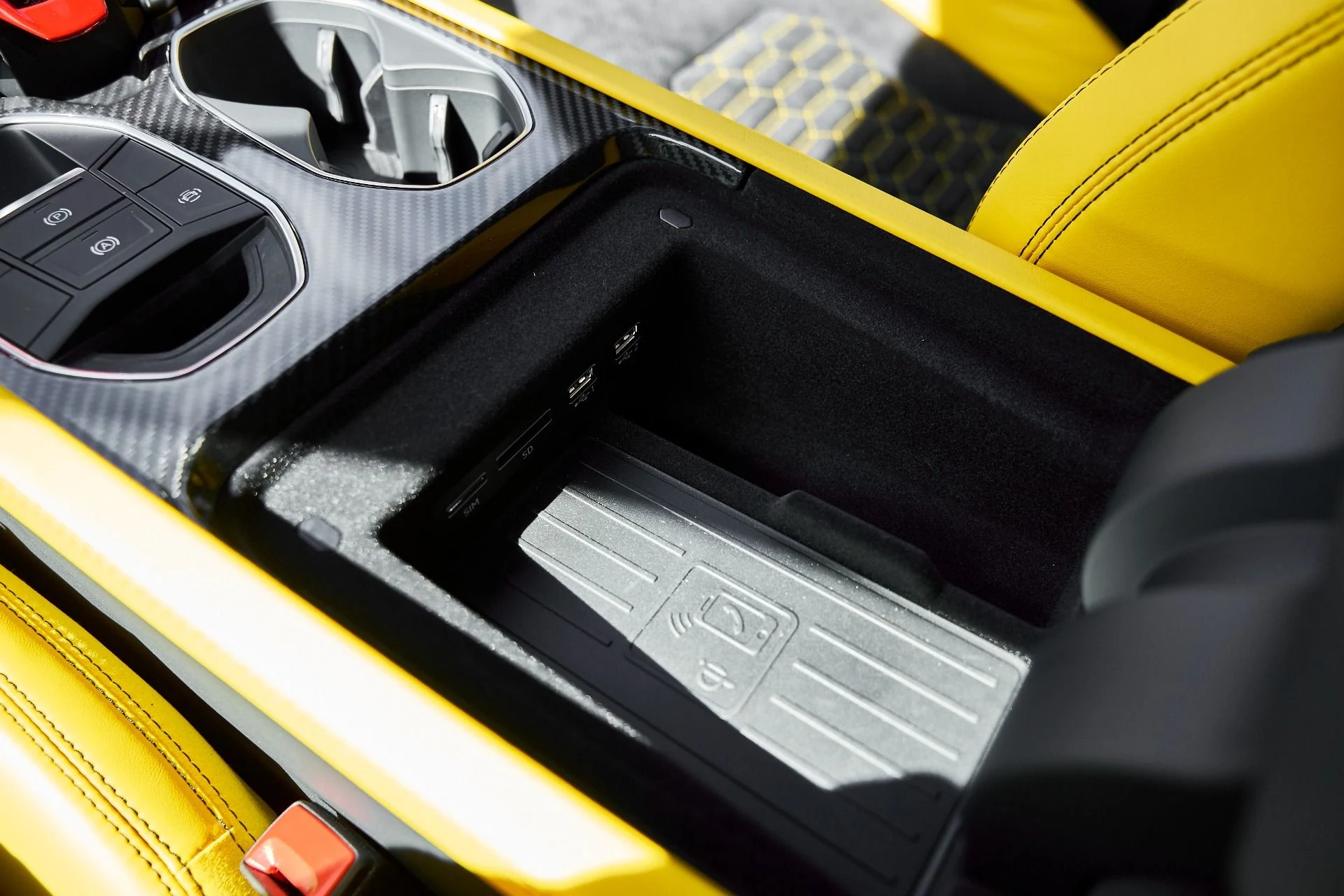 mph062_2238106871_Used_2021_Lamborghini_Urus_Pearl_Capsule_1772843569_ae195baec4