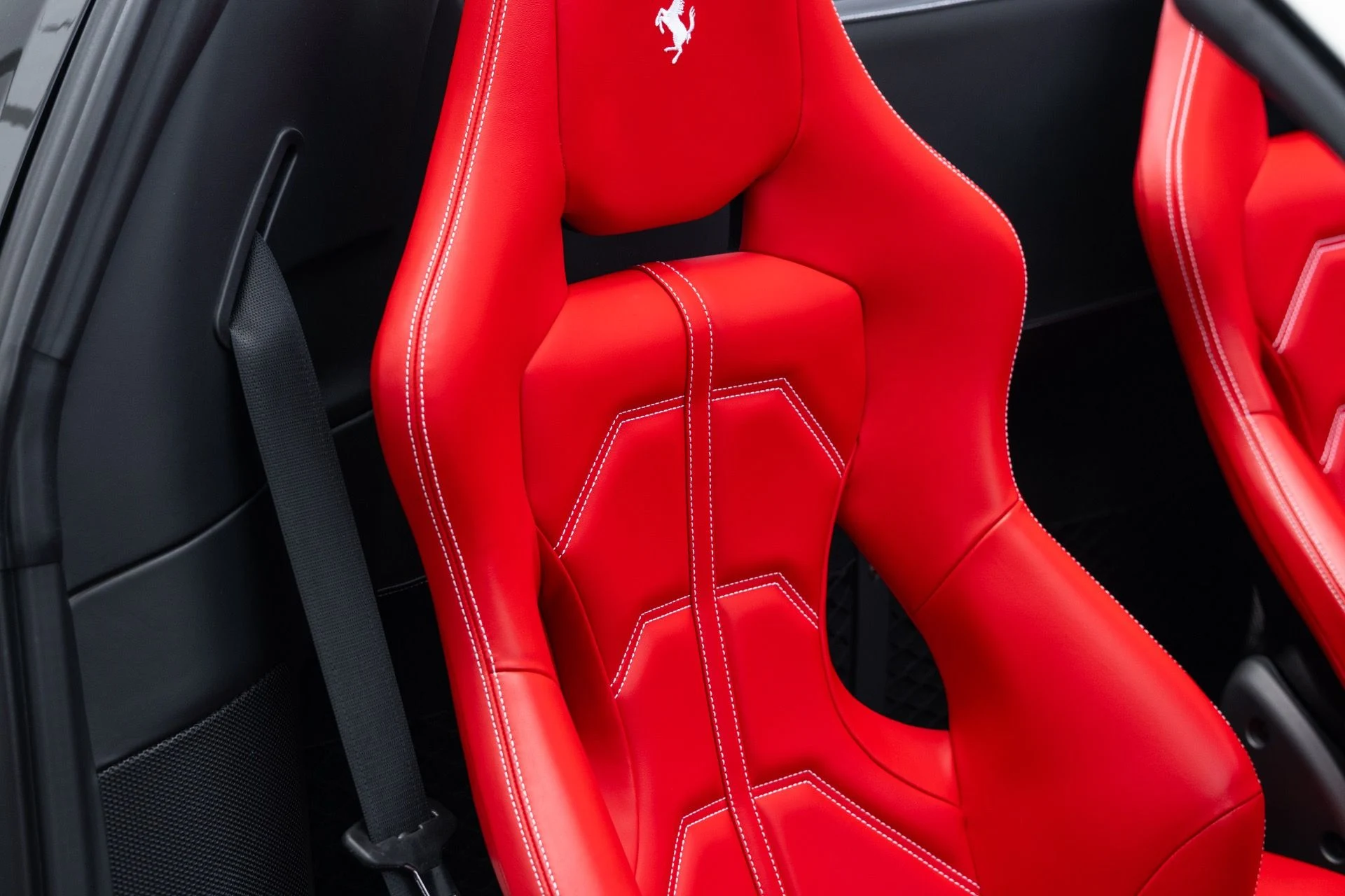 mph062_2262783983_Used_2018_Ferrari_488_Spider_1779900992_8fe10f645c