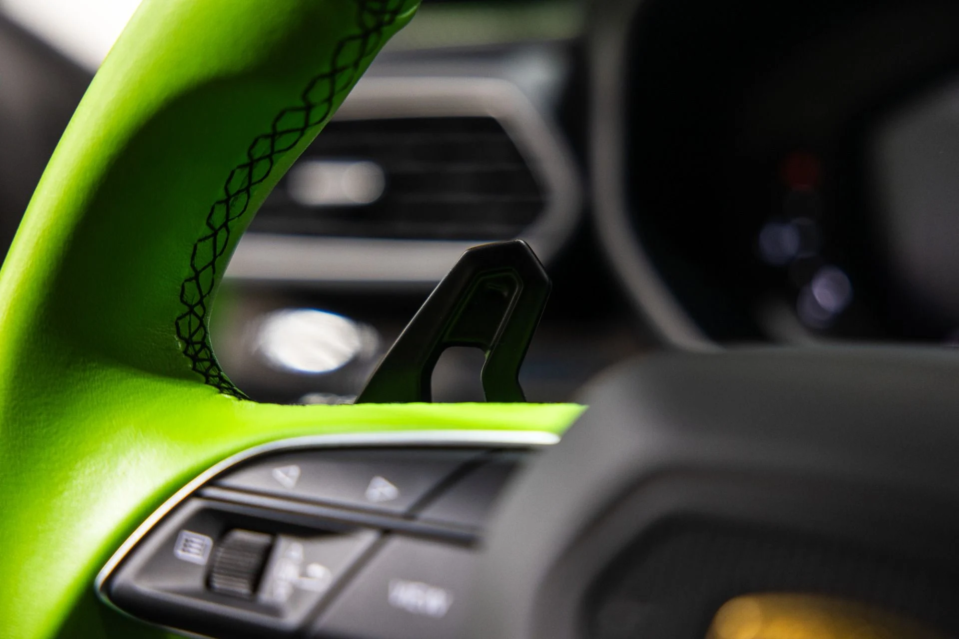 mph062_2355223075_Used_2021_Lamborghini_Urus_Verde_Mantis_Pearl_Full_Stealth_PPF_1764949020_db94ac64f6