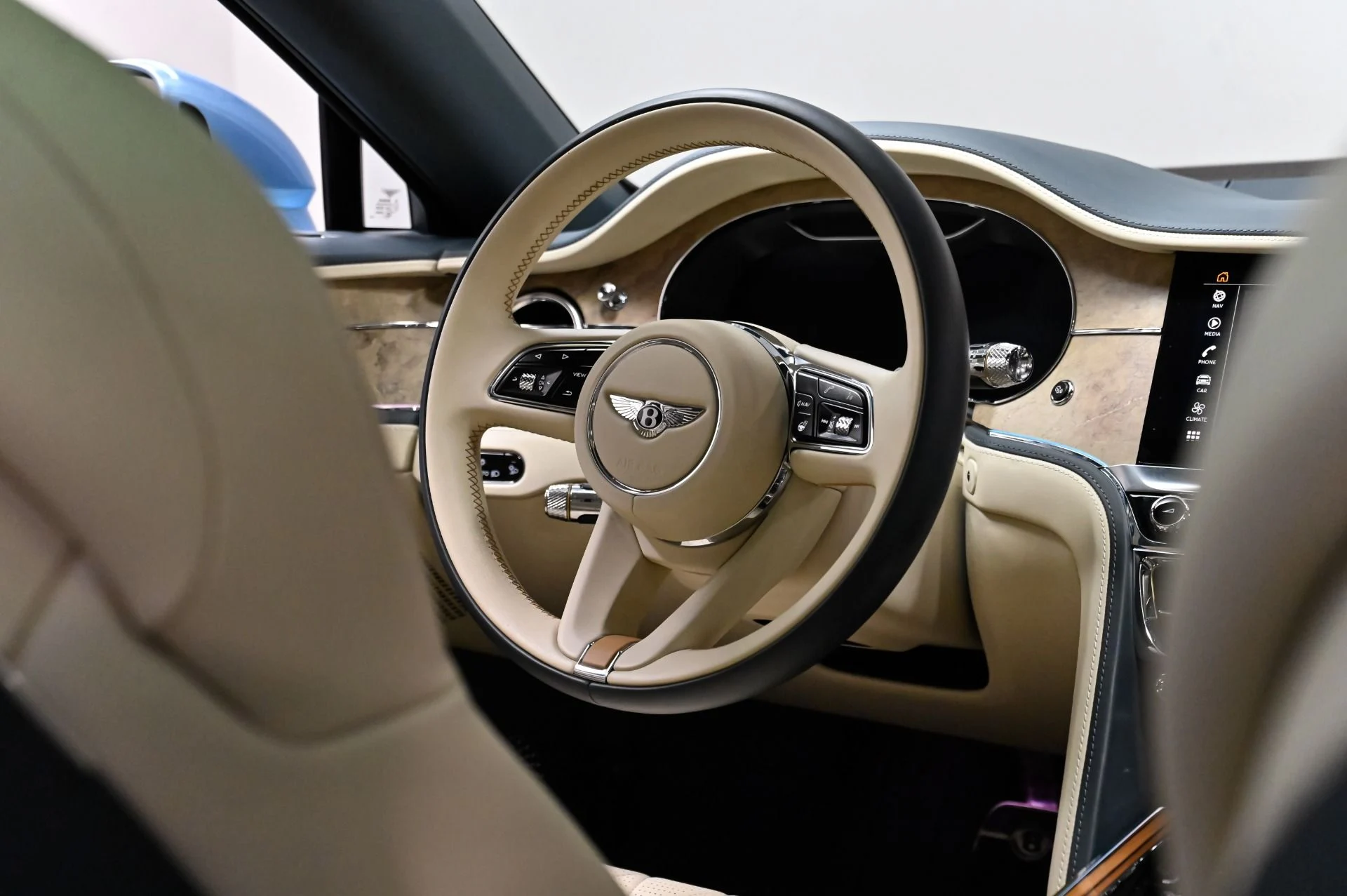 mph062_2404486738_Used_2022_Bentley_Flying_Spur_V8_1790876824_dfab394f06