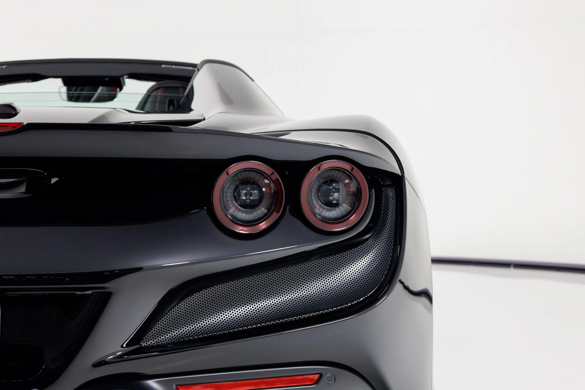 mph062_2437239728_Used_2022_Ferrari_F8_Spider_1769204220_412bc9282d