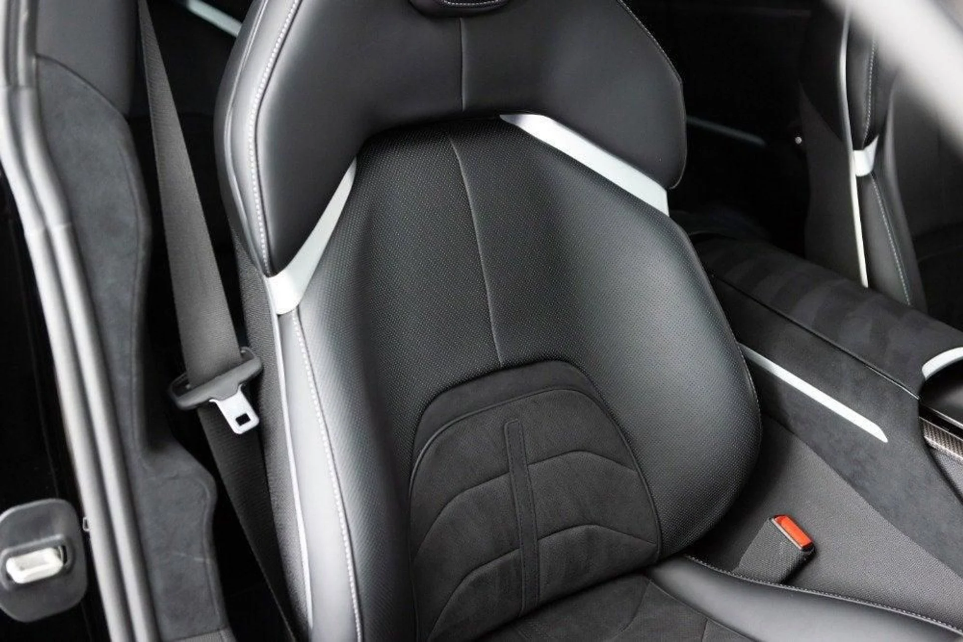 mph062_2469850161_Used_2025_Ferrari_Purosangue_1777382837_8f9d4b50b0