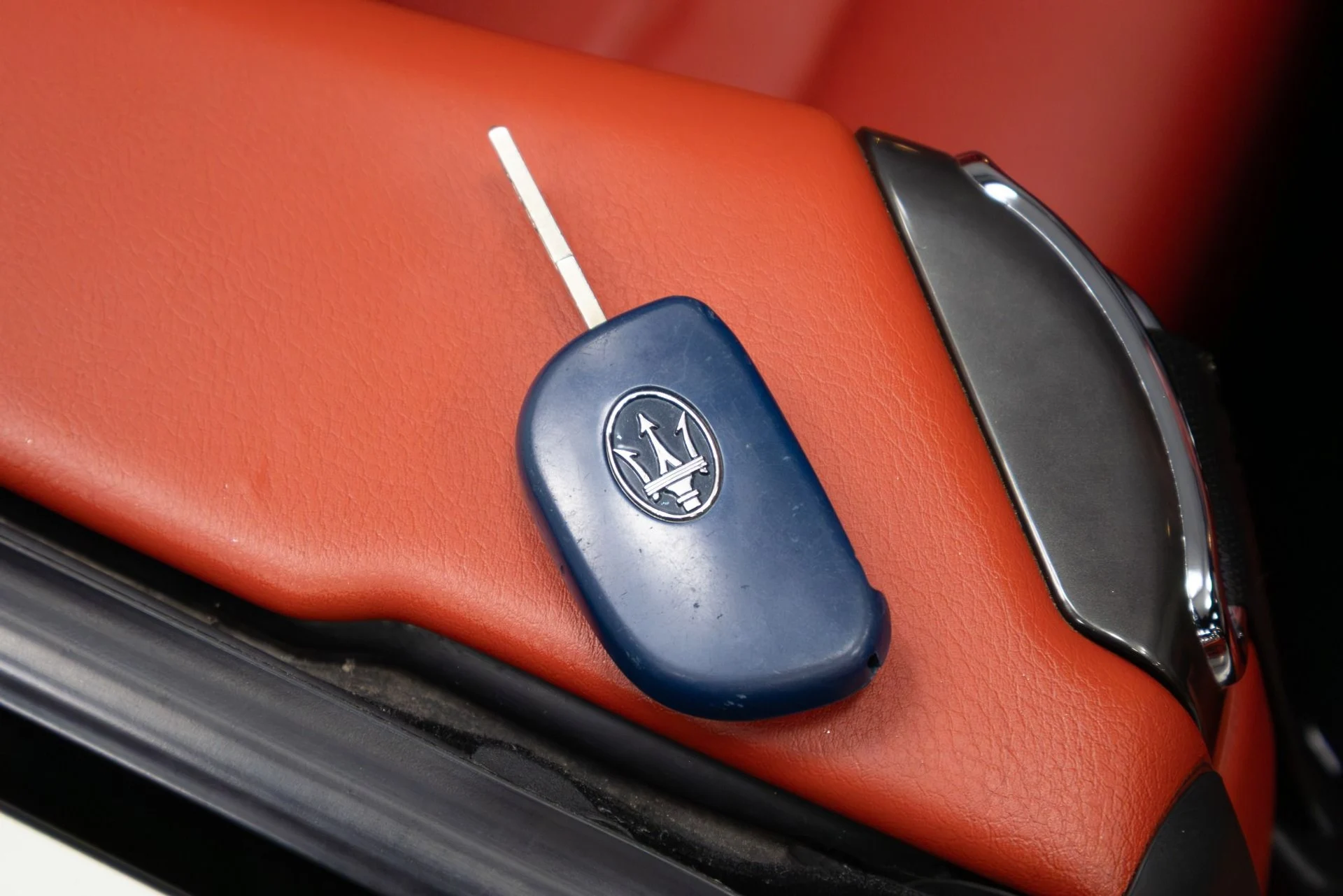 mph062_248076907_Used_2018_Maserati_Gran_Turismo_1761598740_617cc4e815