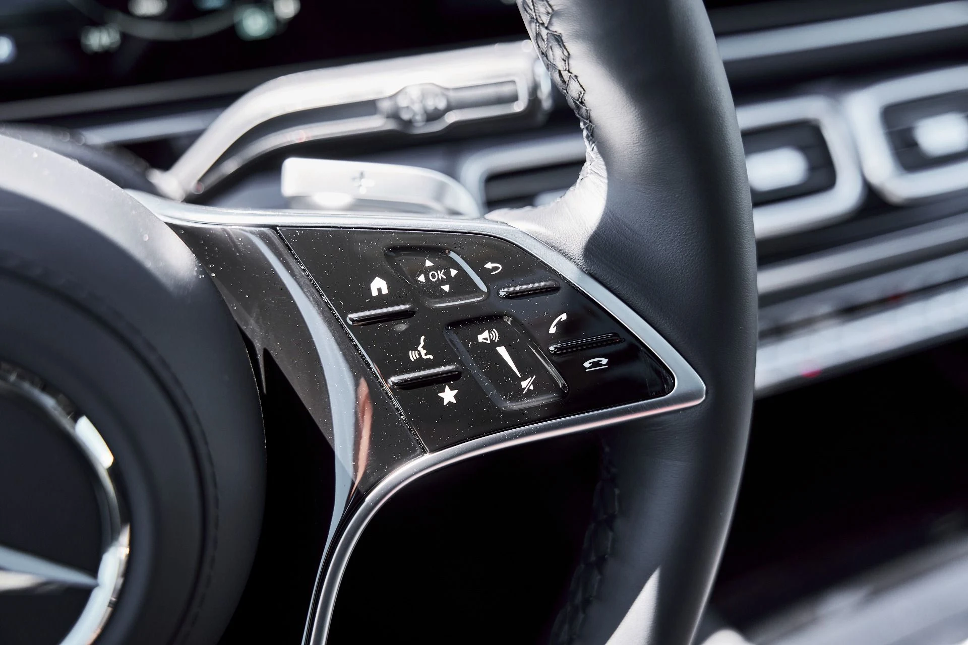 mph062_2498132846_Used_2026_Mercedes_Benz_GLS_Maybach_GLS_600_1776125340_d9f0308c4b