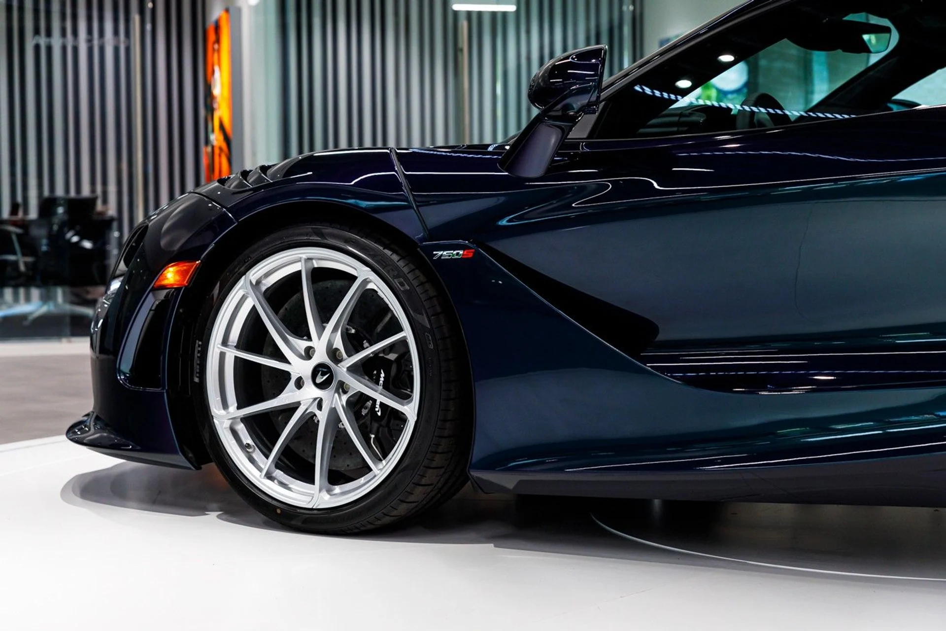 mph062_2595469520_646_p63_l_38ff6f7fca