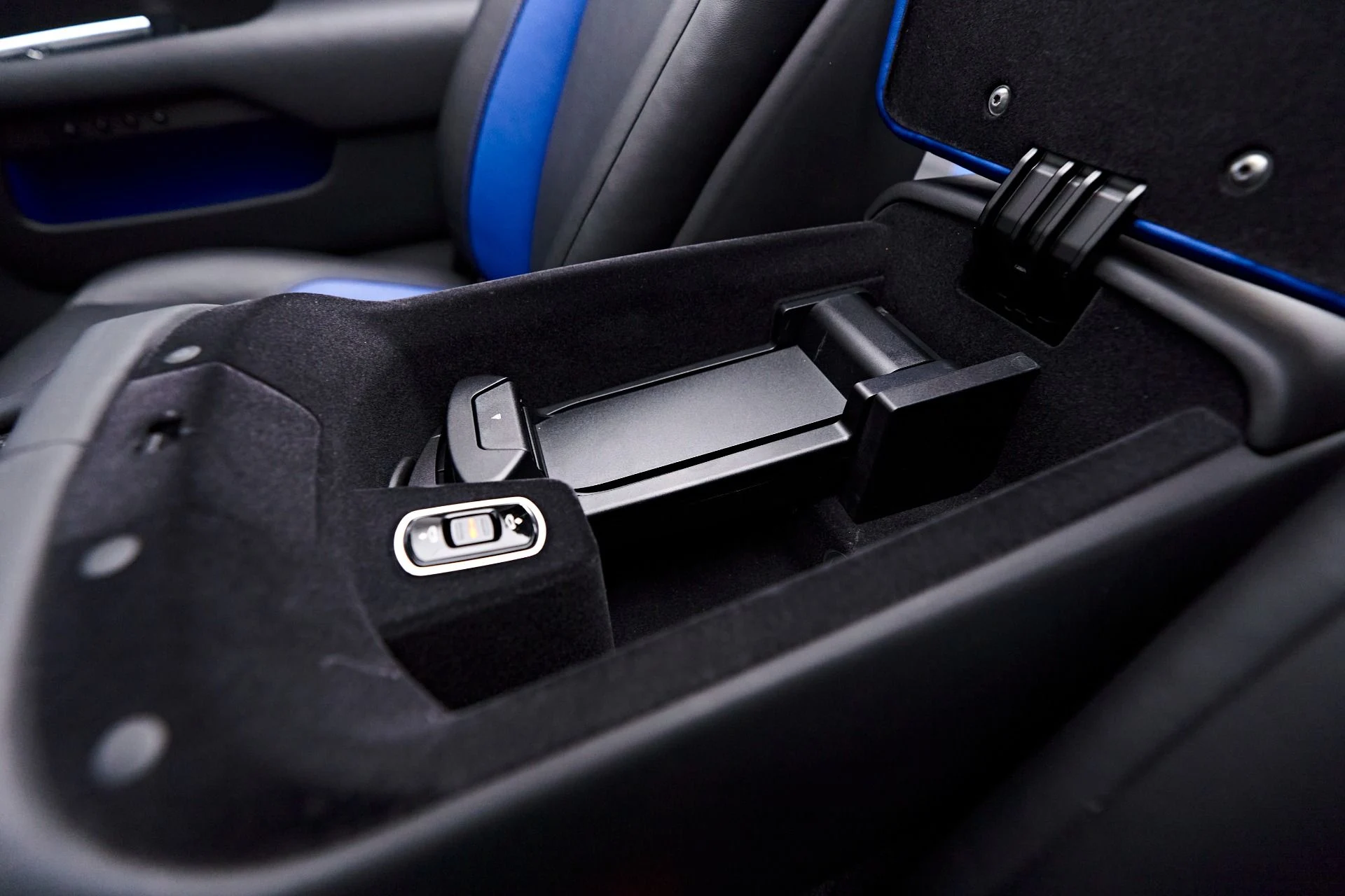 mph062_260661801_Used_2018_Rolls_Royce_Dawn_Base_1712097649_deeb1740ba