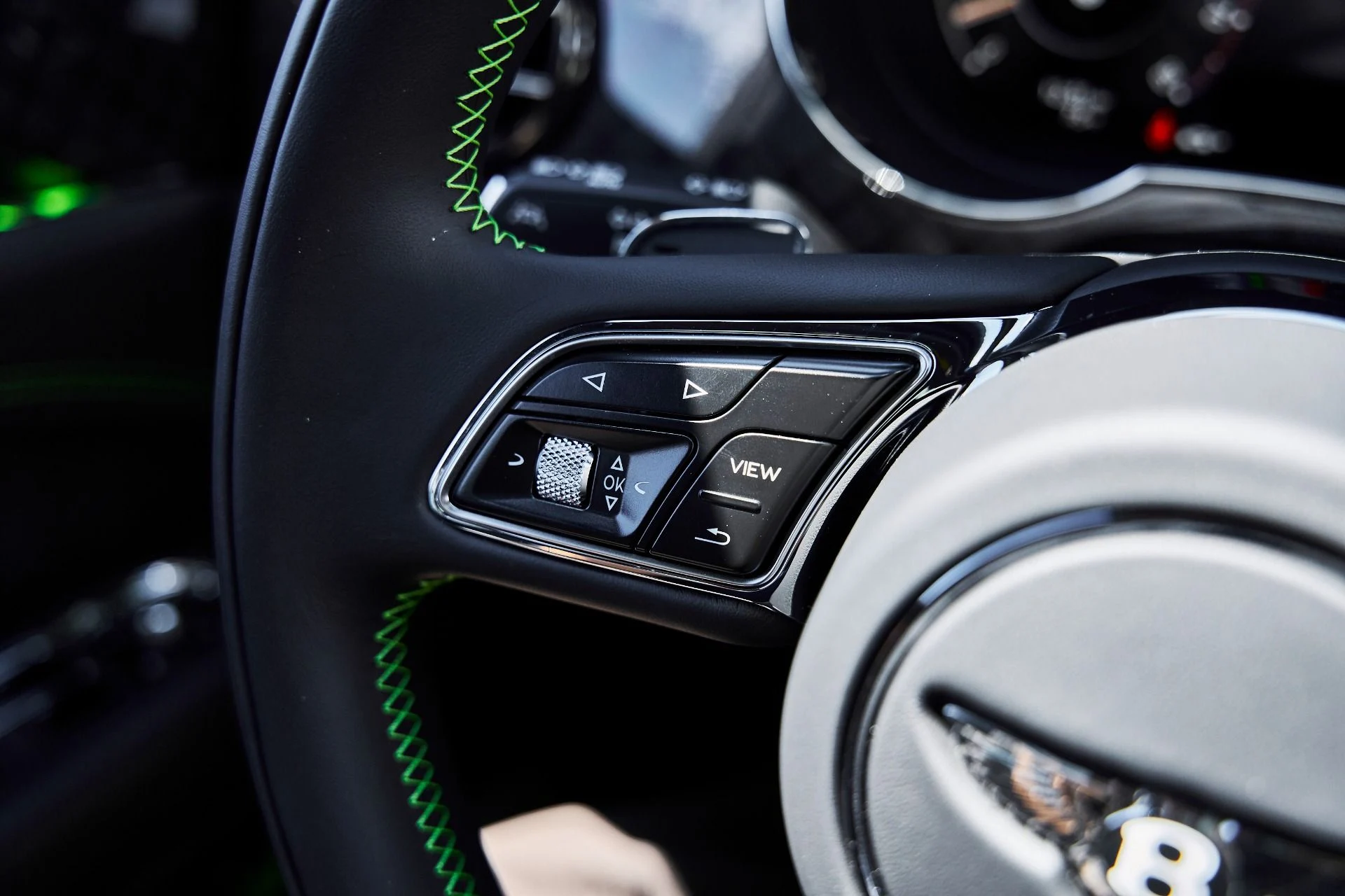 mph062_266742808_Used_2025_Bentley_Bentayga_S_Black_Edition_1777750193_7d4e715b77