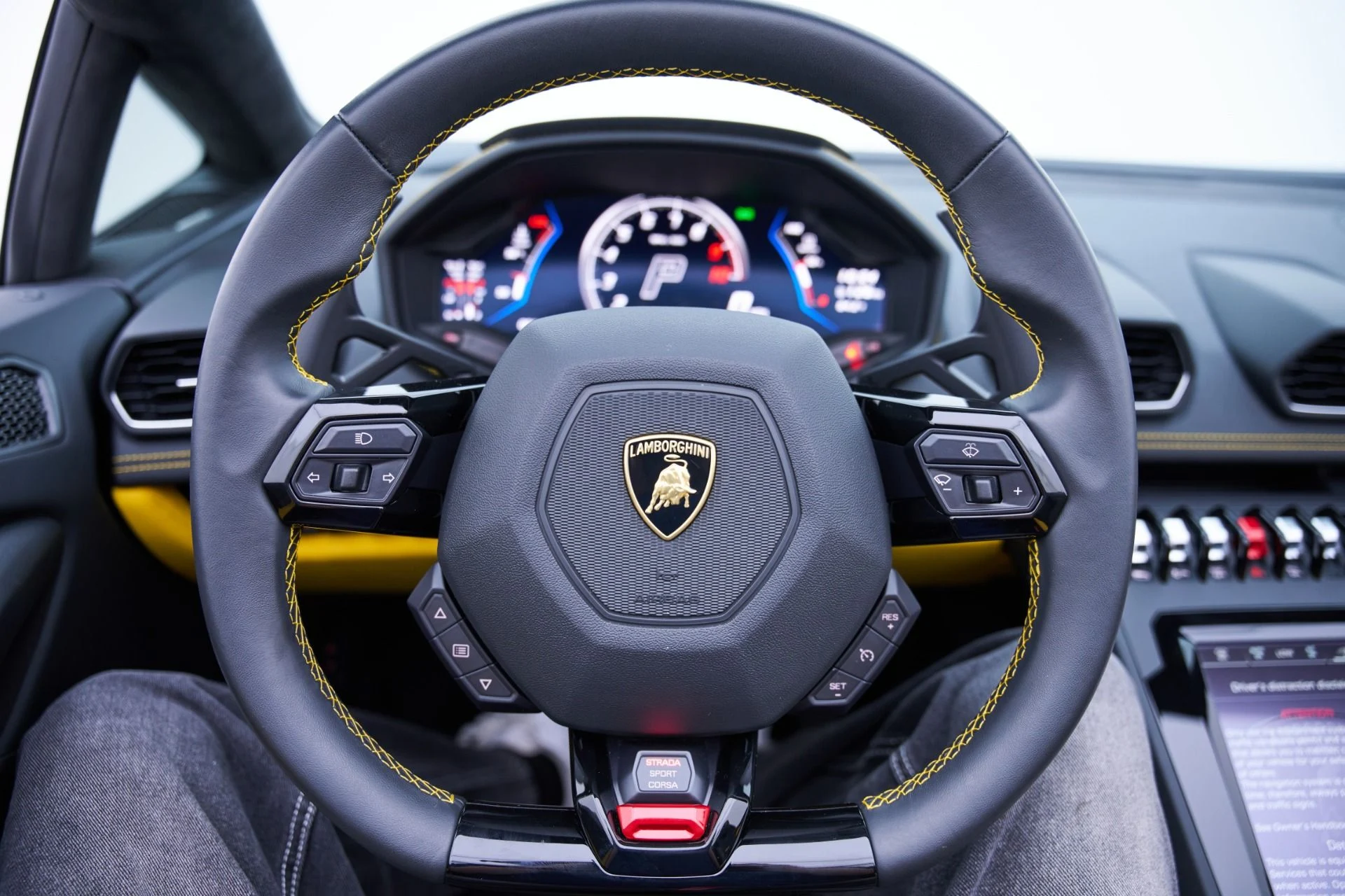mph062_2686664975_Used_2024_Lamborghini_Huracan_1793135618_8d32a73e2f