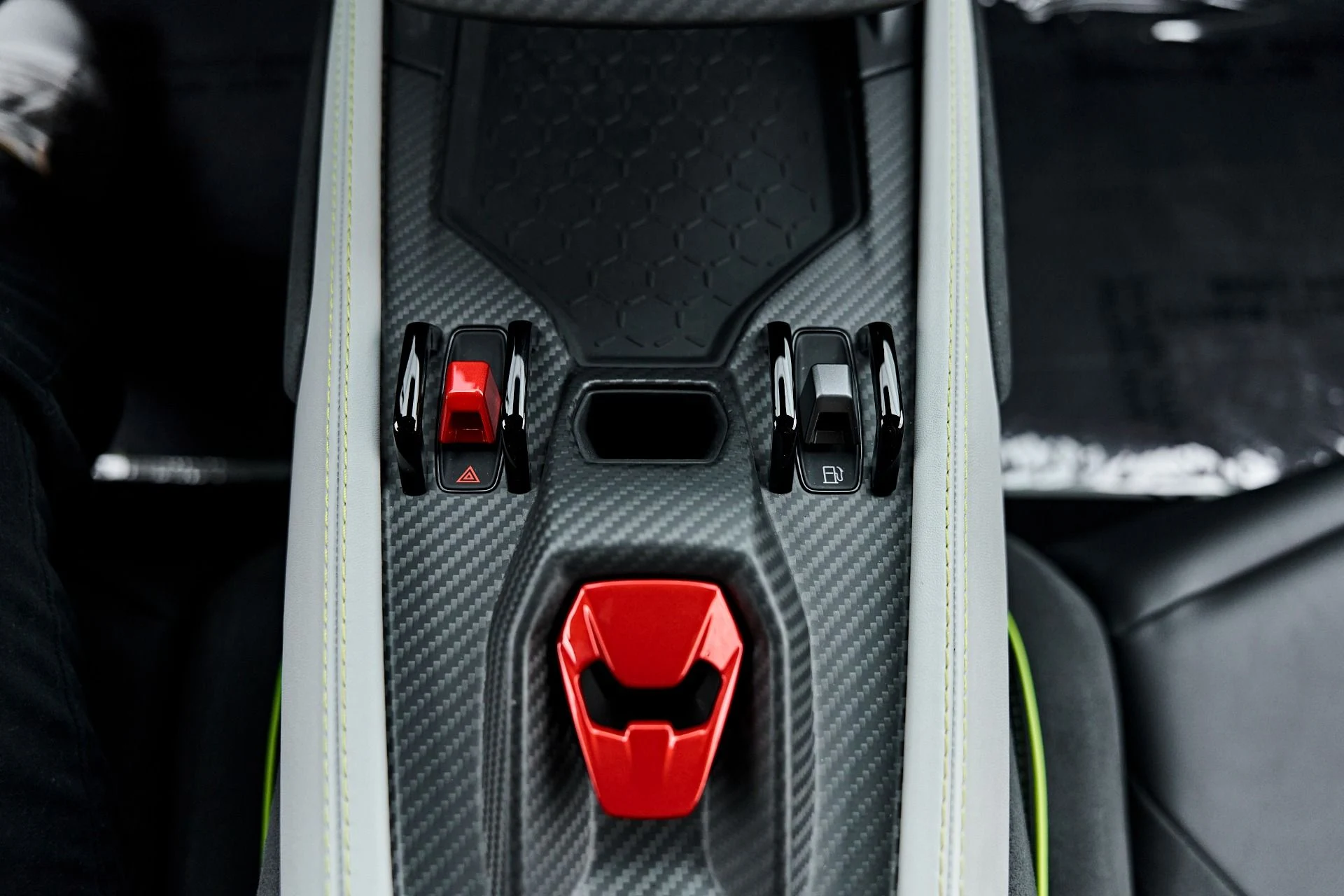 mph062_2688683310_Used_2024_Lamborghini_Revuelto_Base_1789697557_f6cff020b5