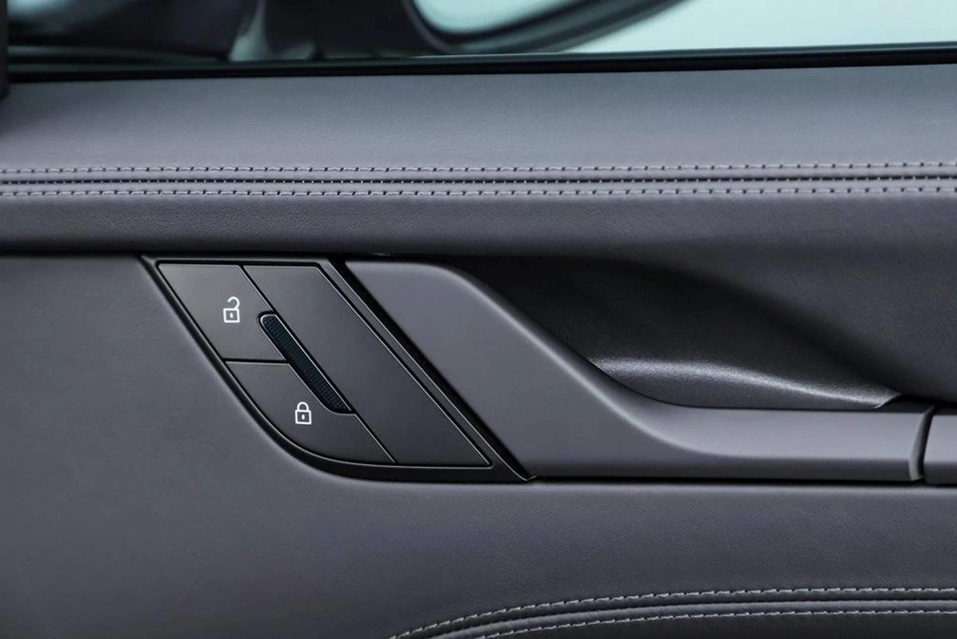 mph062_2730796683_Xcxyf260fn_X6kk_Y5t_S_8_Te2_P6_NY_47615f2a40