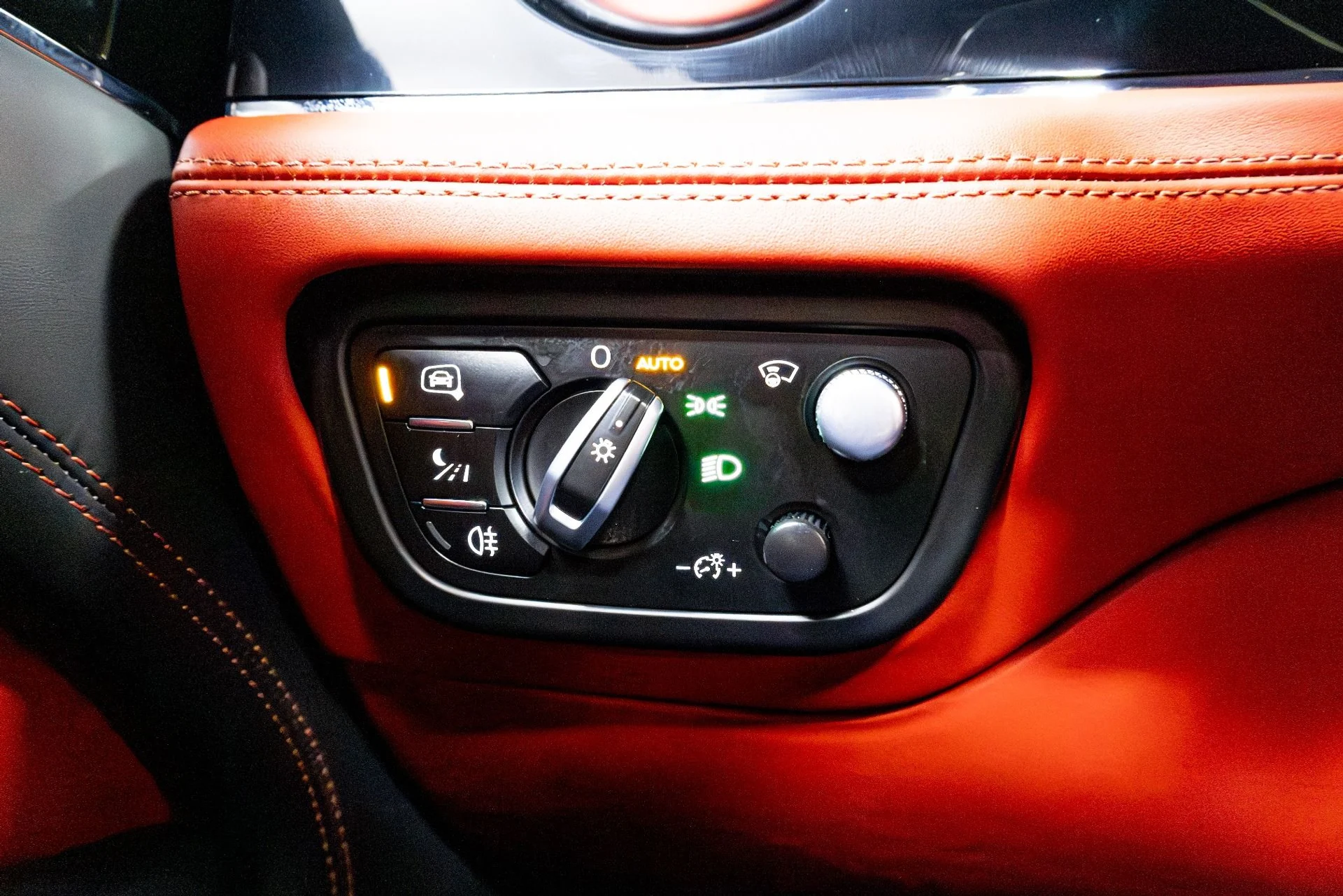 mph062_2736464600_Used_2020_Bentley_Bentayga_V8_1774292202_c354852569