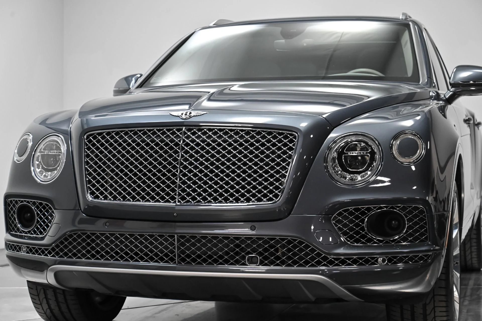 mph062_2759574572_Used_2018_Bentley_Bentayga_Mulliner_1757711699_39664a75fc