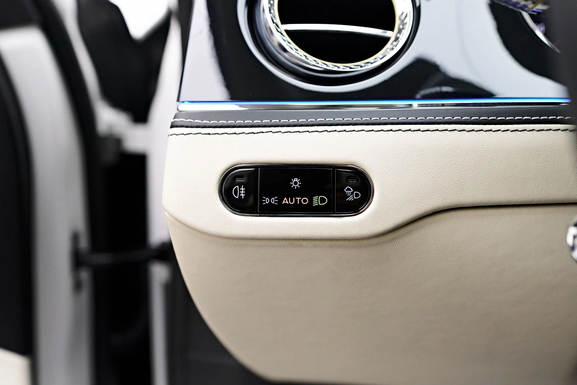 mph062_2796284983_Used_2021_Bentley_Flying_Spur_V8_1755391879_4e0491156b