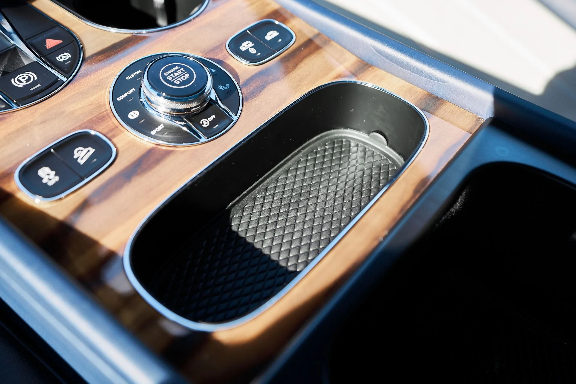 mph062_2807835886_Used_2021_Bentley_Bentayga_V8_1764209083_a1f998deaf