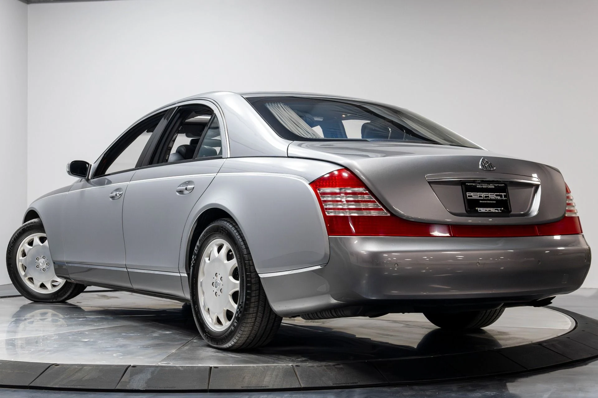 mph062_2827001423_Used_2004_Maybach_57_1769486757_7859c9a8bb
