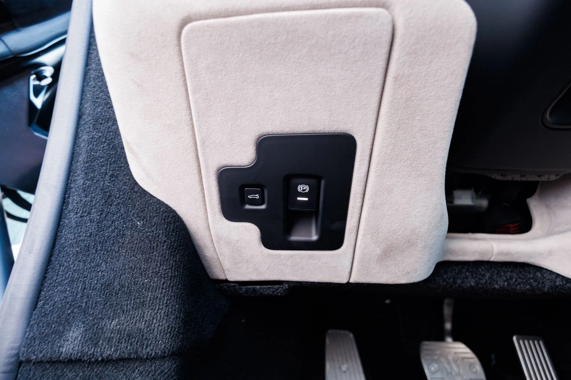 mph062_2833776011_957fd53597bca464c82485bf29d14ea7x_5f64682e35