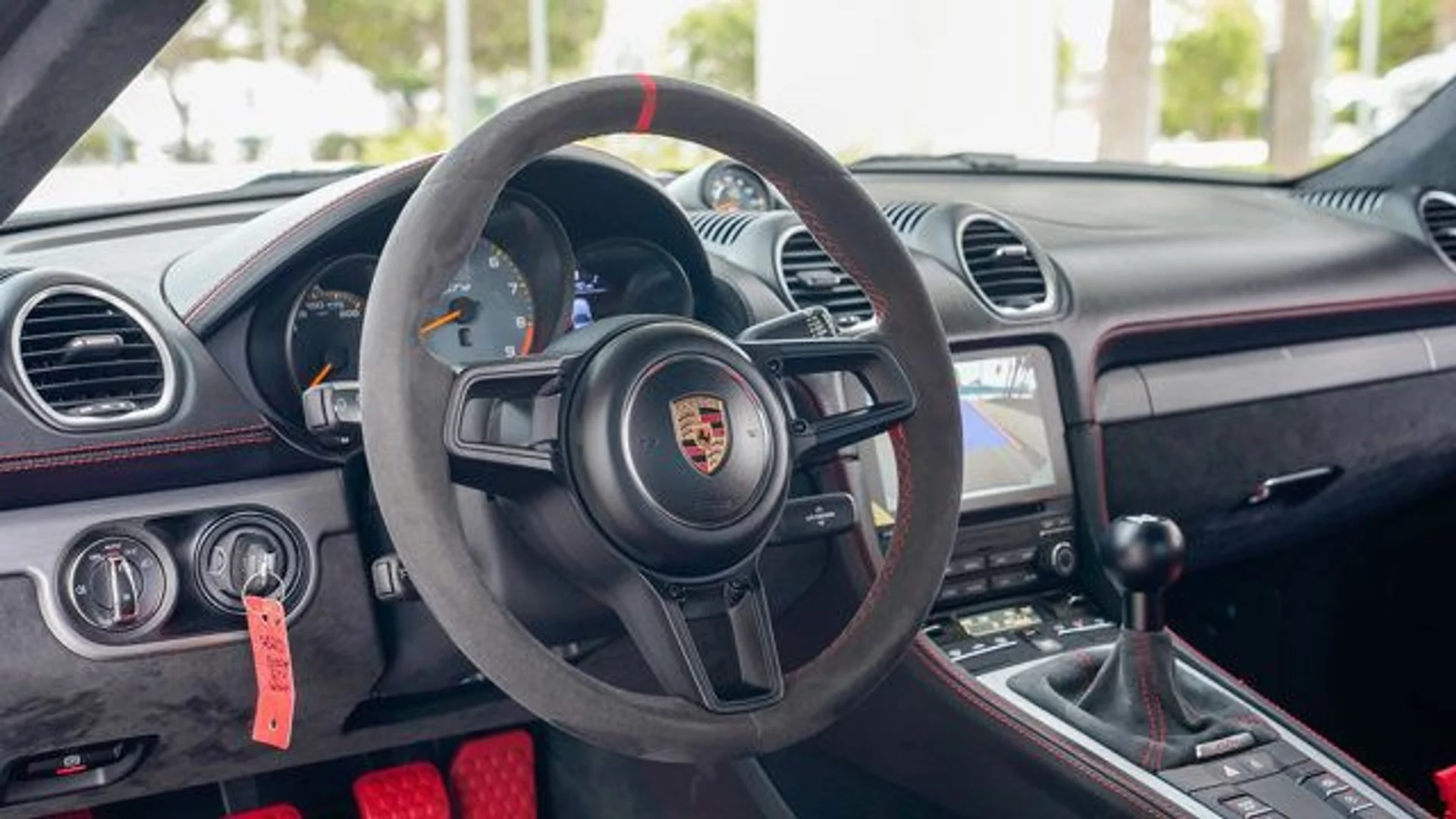 mph062_2915207351_used_2020_porsche_718_cayman_gt4coupe_14354_22875819_63_640_feef7269b8