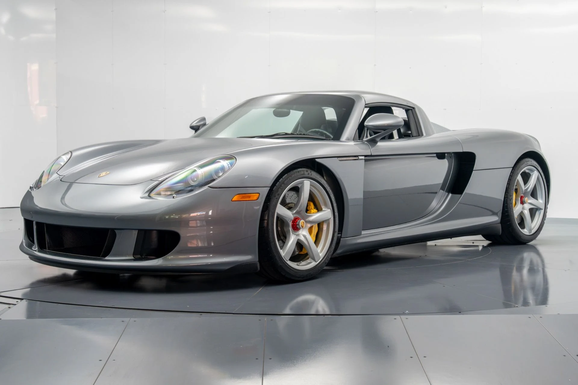 mph062_2920821657_Used_2004_Porsche_Carrera_GT_1793121960_45bb5e61e5