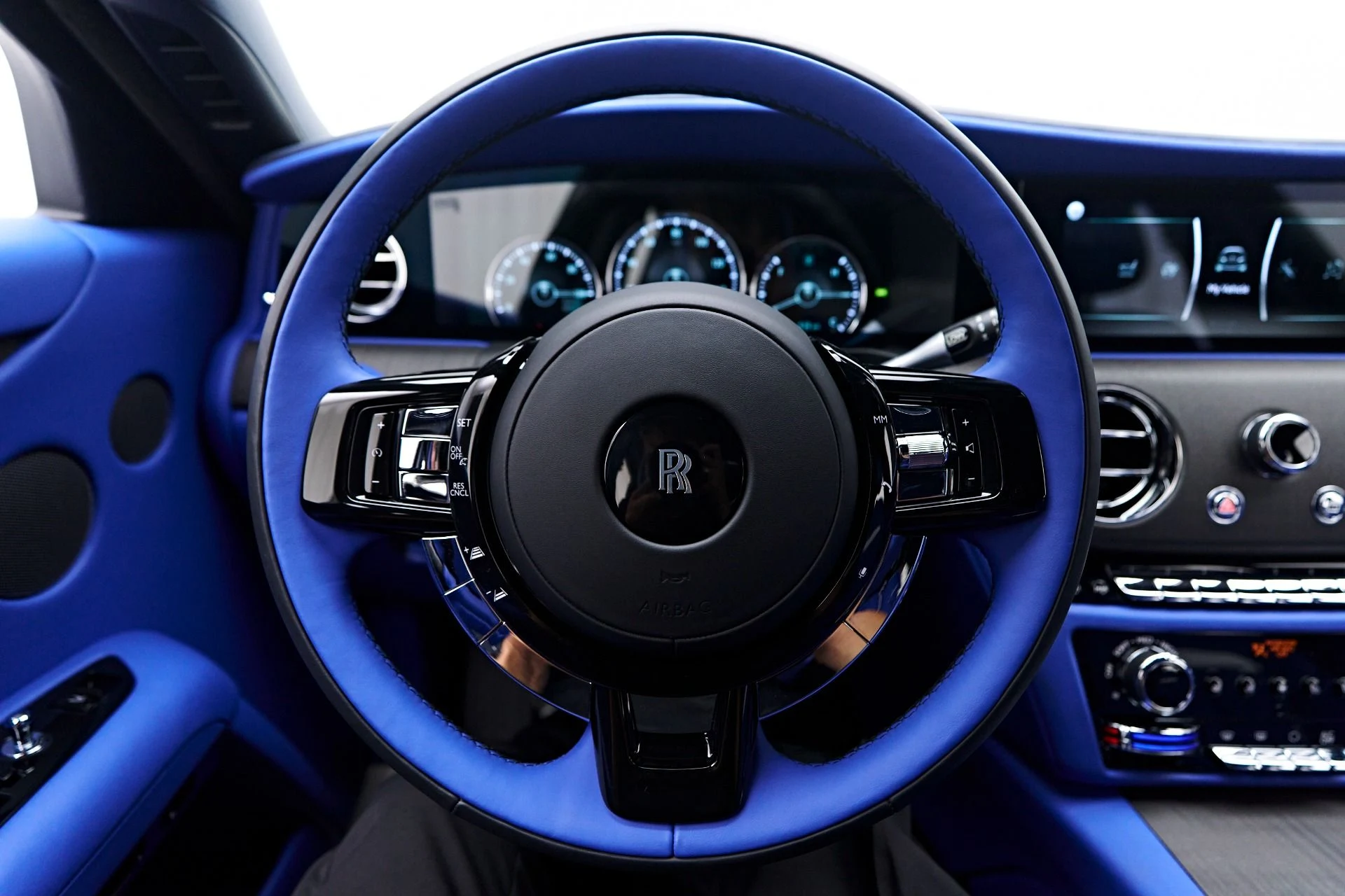 mph062_2959346808_Used_2024_Rolls_Royce_Ghost_Base_1757190857_718b4f5929