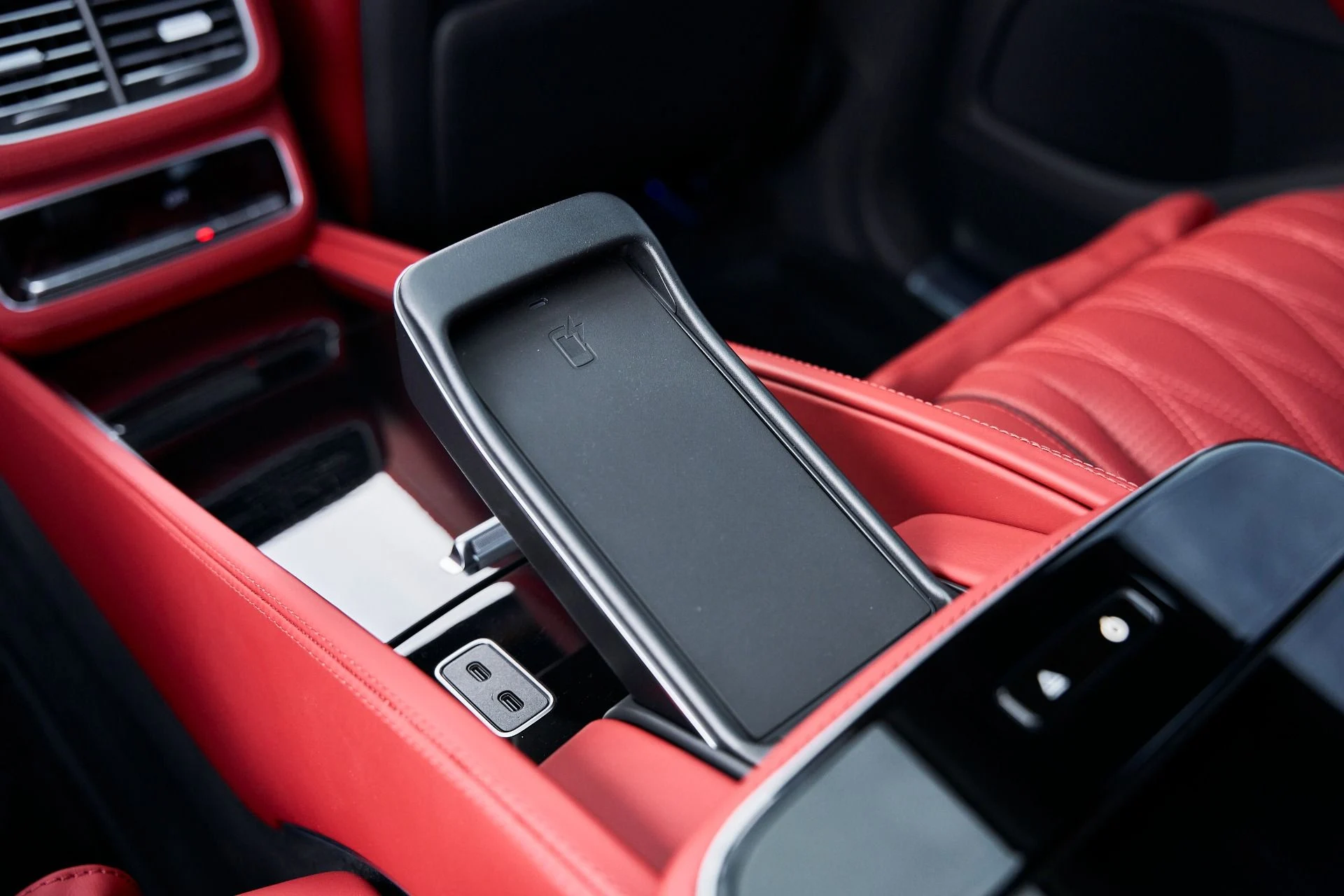 mph062_2972711208_Used_2026_Mercedes_Benz_GLS_Maybach_GLS_600_1769136390_57948c6646