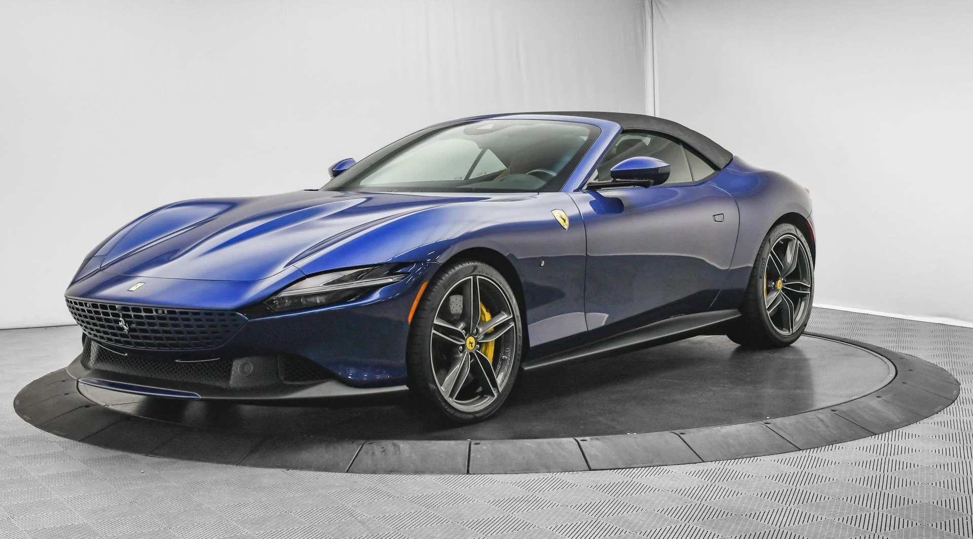 mph062_3043600750_Used_2025_Ferrari_Roma_Spider_Spider_1754640601_58aa08df19