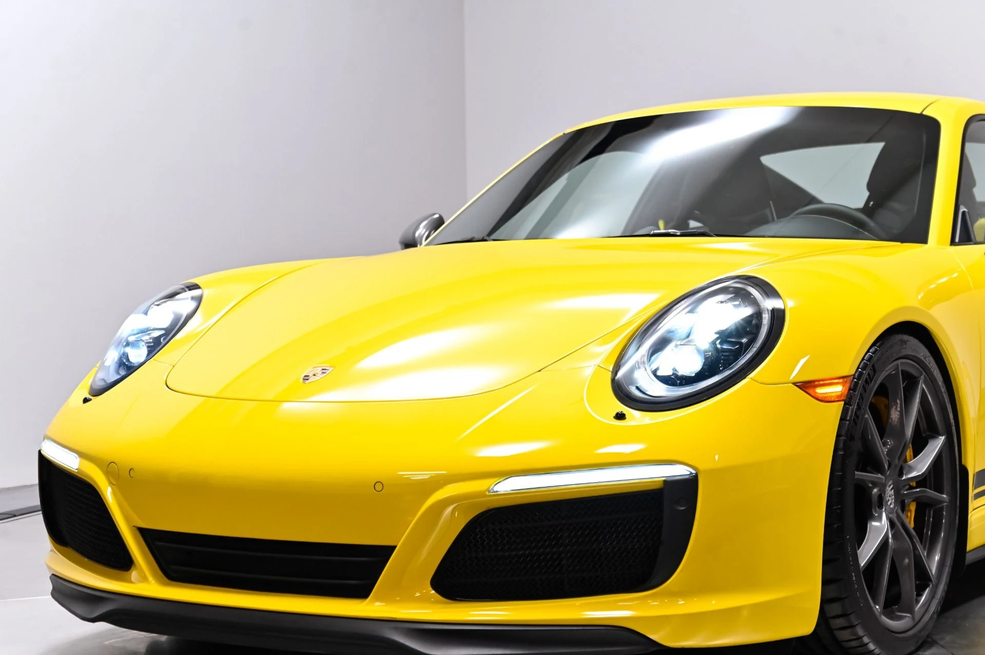 mph062_3046695292_Used_2018_Porsche_911_Carrera_T_1790277713_7cb6d40805