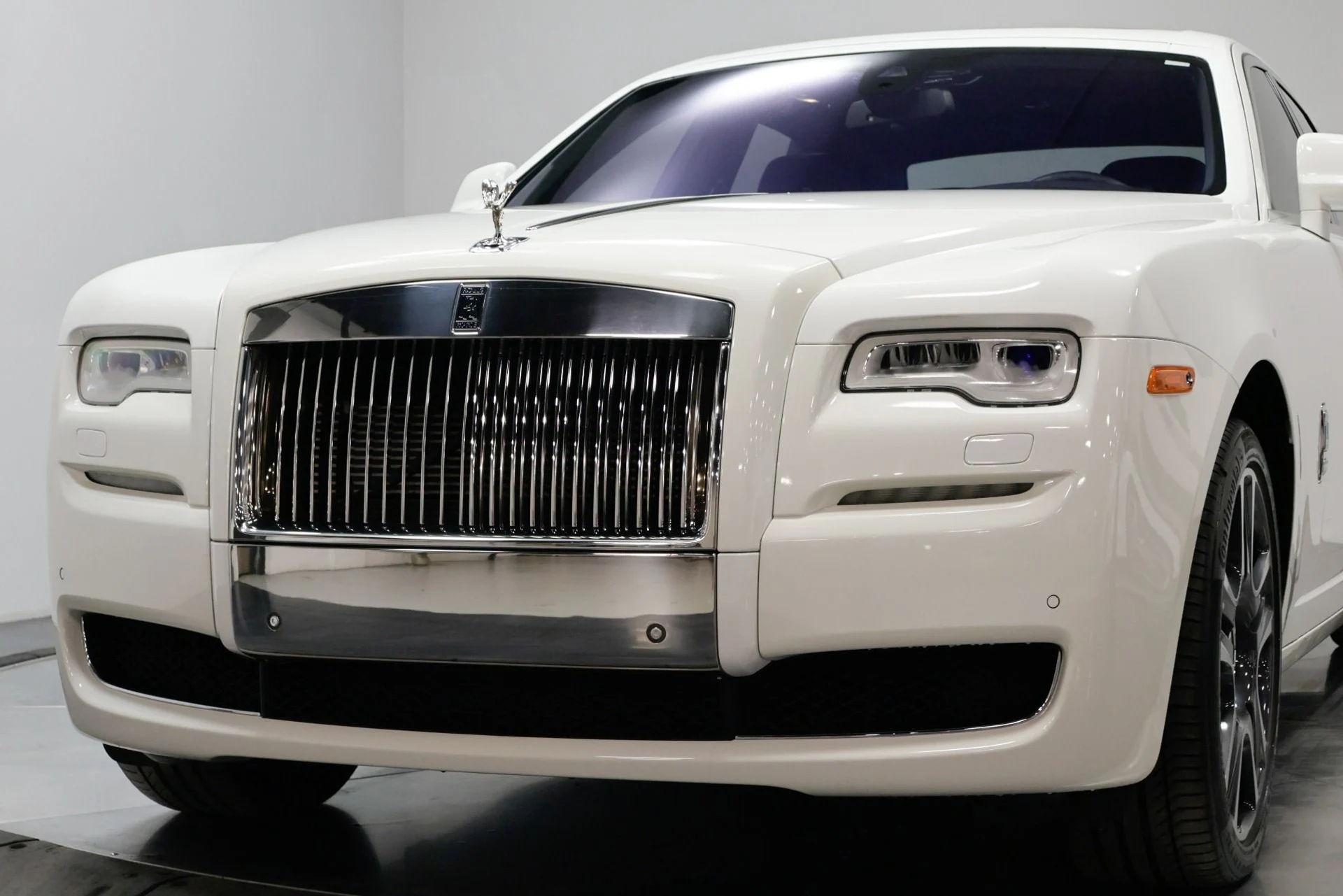 mph062_307709696_Used_2016_Rolls_Royce_Ghost_Base_1761576592_1a968f9cd4