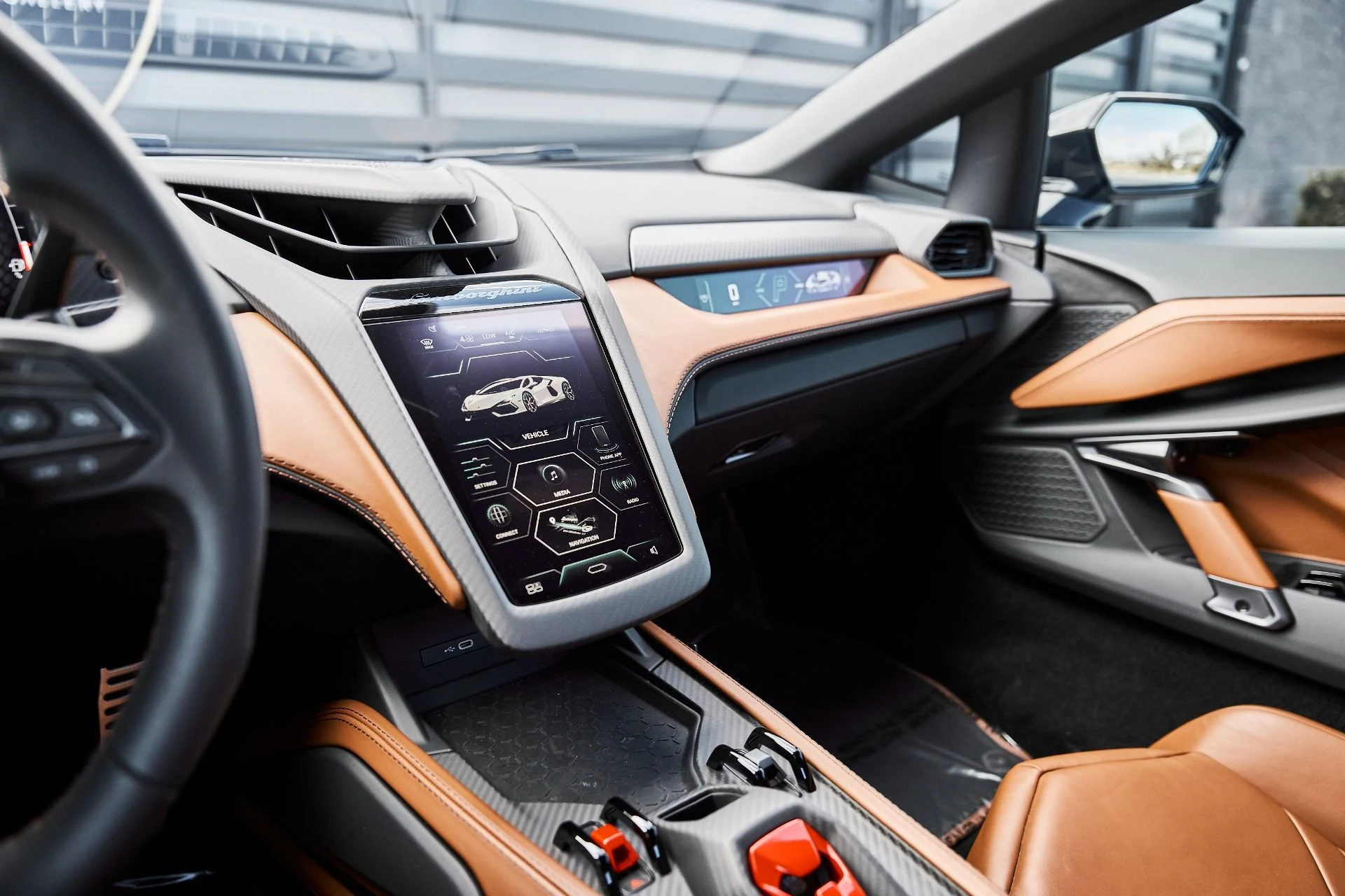 mph062_3101494323_Used_2025_Lamborghini_Revuelto_Base_1777078185_c99d8ed2b0