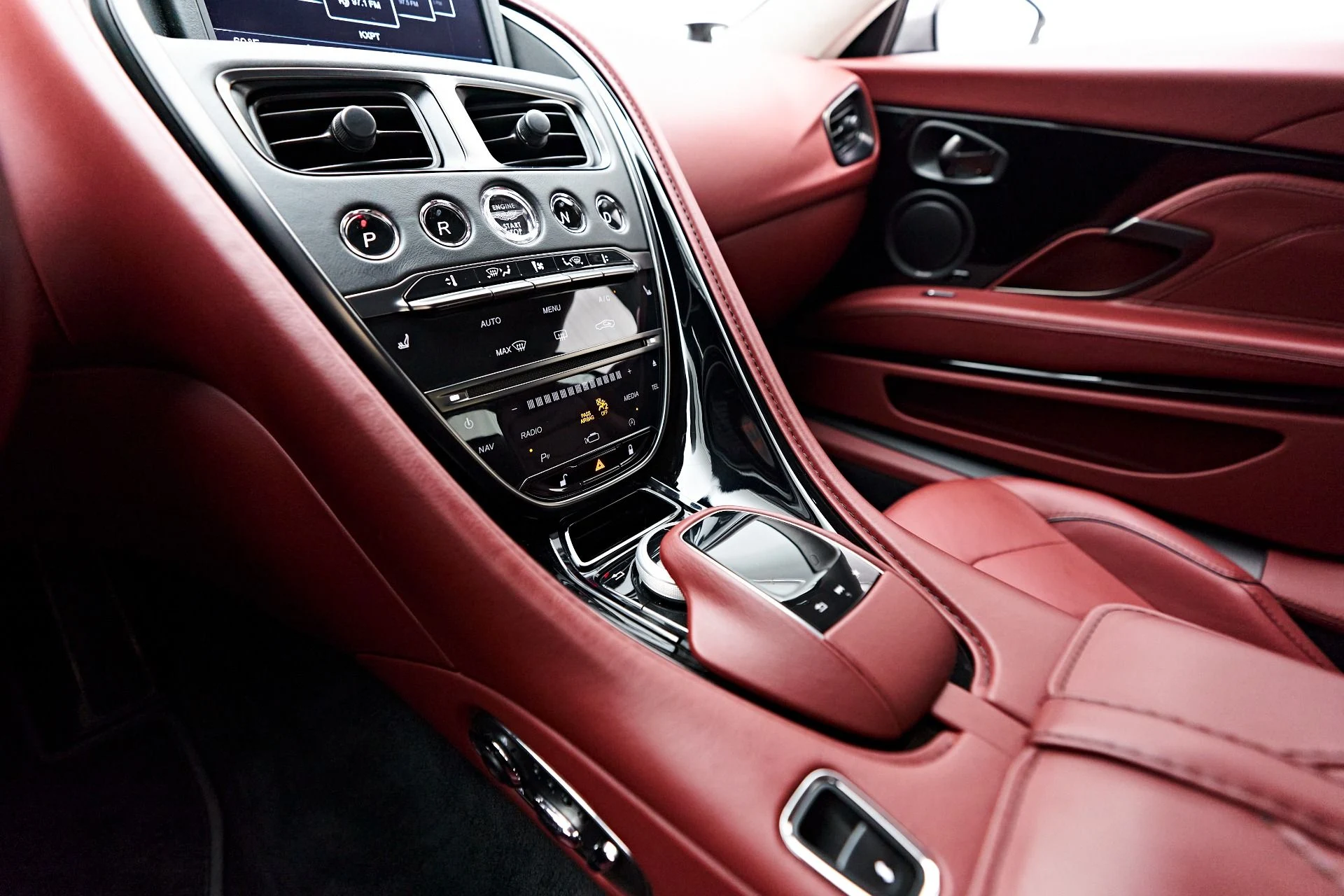 mph062_3104133070_Used_2021_Aston_Martin_DBS_Superleggera_1700952129_db4ffacf72