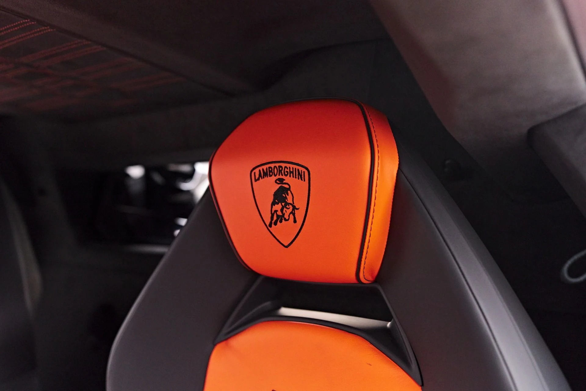 mph062_3114768826_Used_2024_Lamborghini_Revuelto_Base_1755224841_72128ecc39