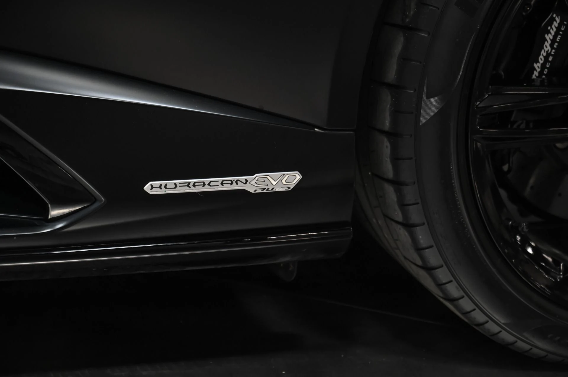 mph062_3168682579_Used_2021_Lamborghini_Huracan_EVO_Base_1754943417_2cb2668f26