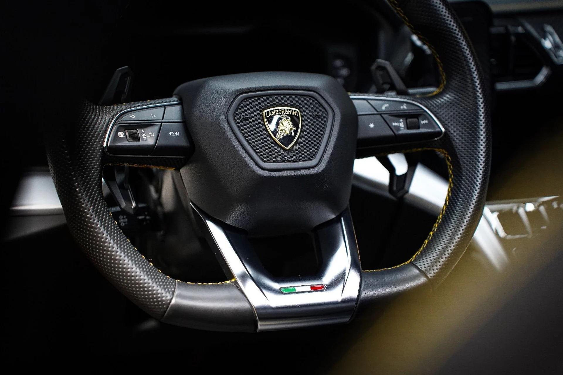 mph062_3326302532_37414663_04372_2020_lamborghini_urus_070_1dced97bd3