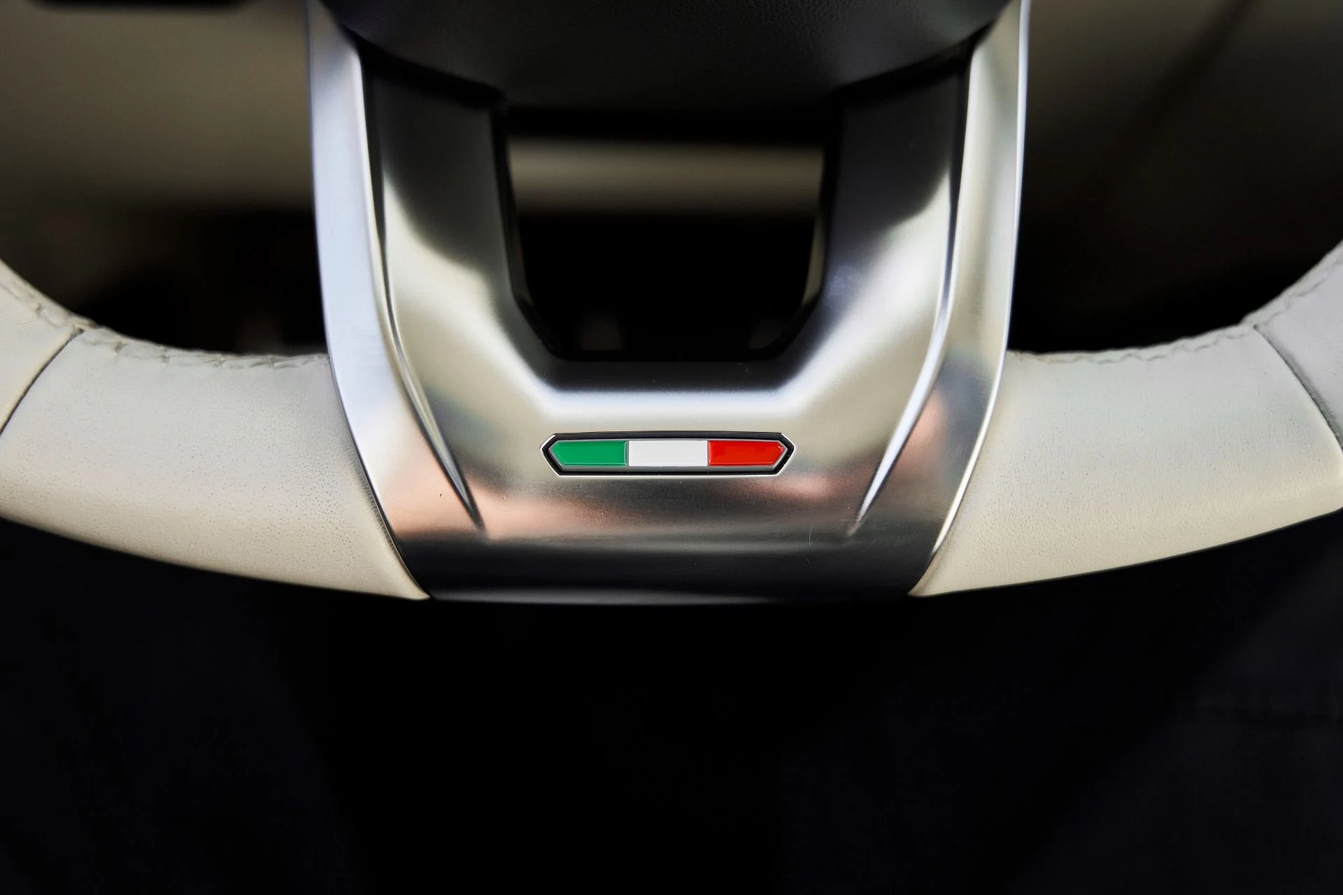 mph062_3329933198_Used_2021_Lamborghini_Urus_1772650711_1aa53e606b