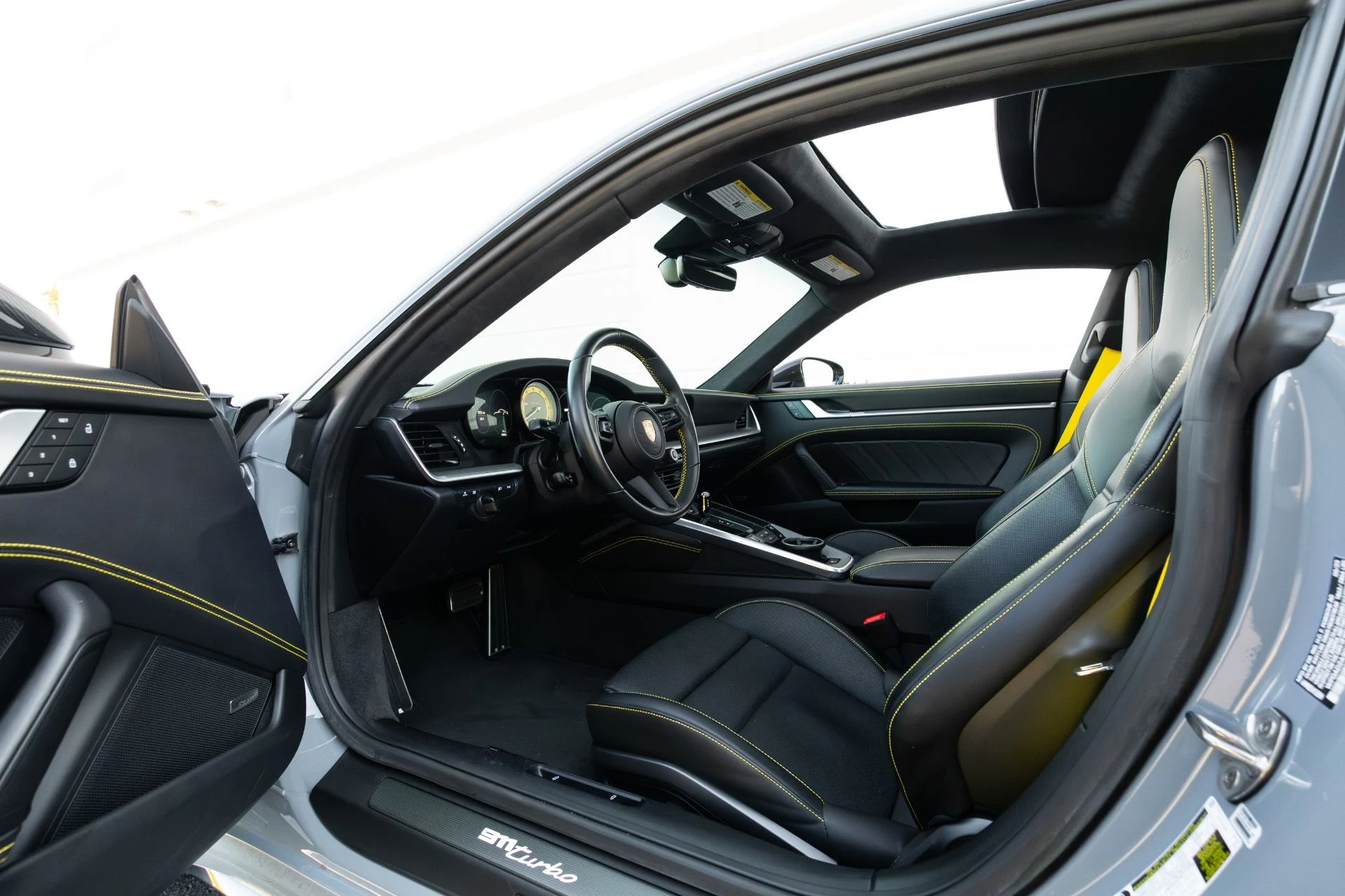 mph062_3331195745_Used_2023_Porsche_911_Turbo_1772073692_8587e9988d