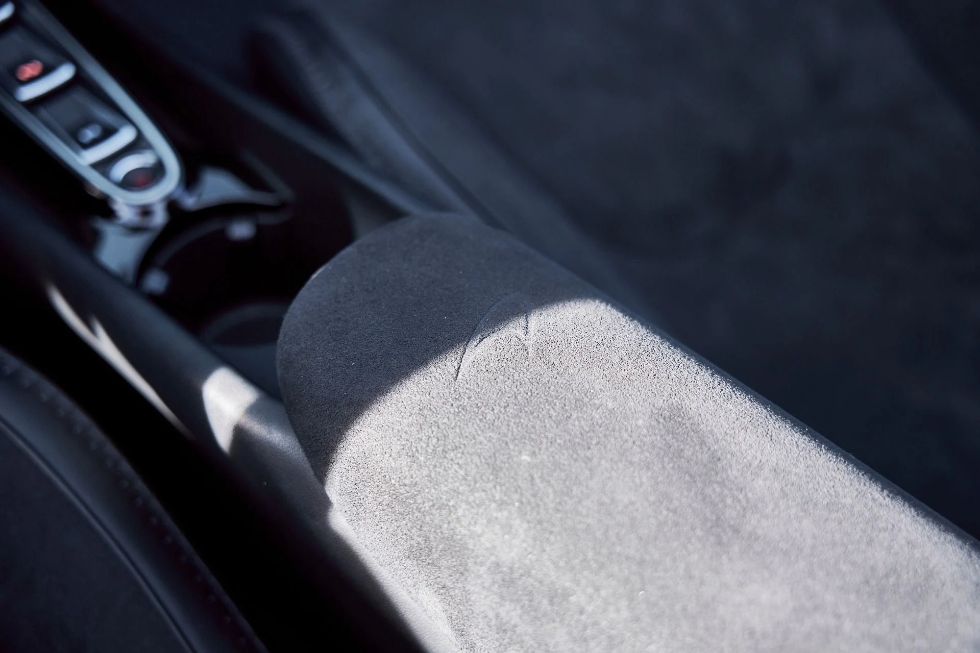 mph062_3356670100_Used_2025_Mc_Laren_Artura_1769567695_4ed4f7edec