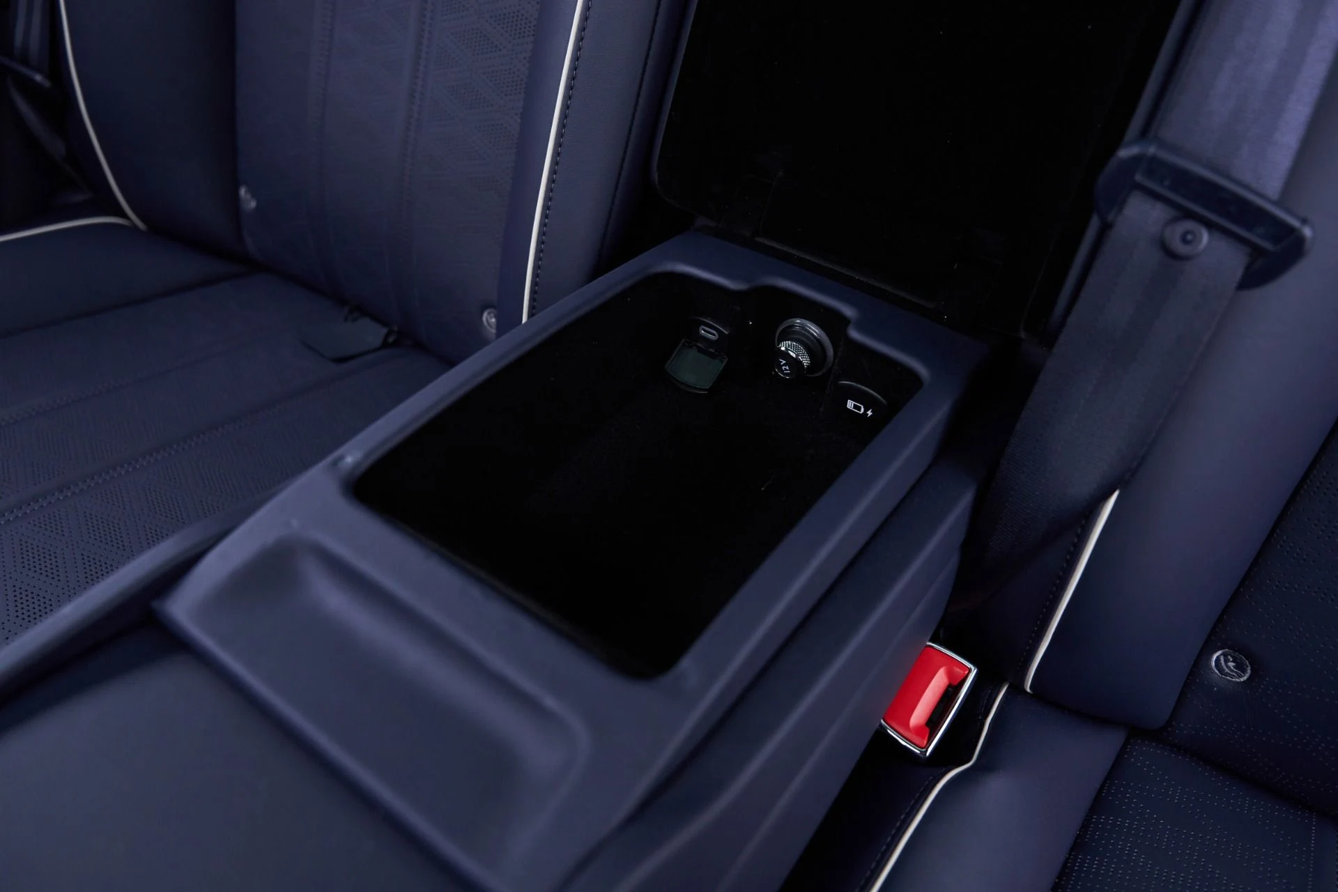 mph062_342281979_Used_2025_Bentley_Flying_Spur_Speed_1792601300_e72acc499b