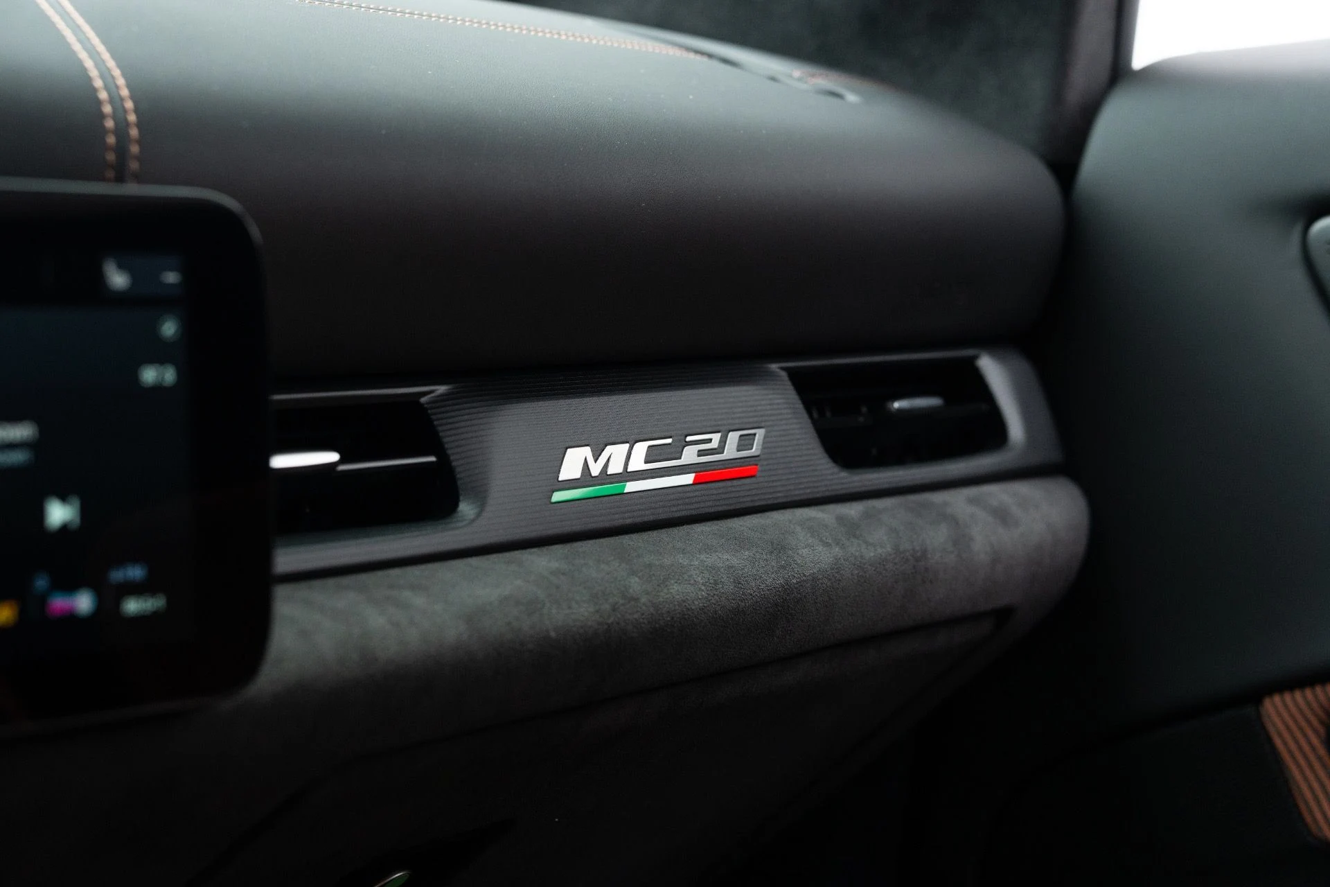 mph062_3441223582_Used_2022_Maserati_MC_20_1777083905_bd8d6964f8