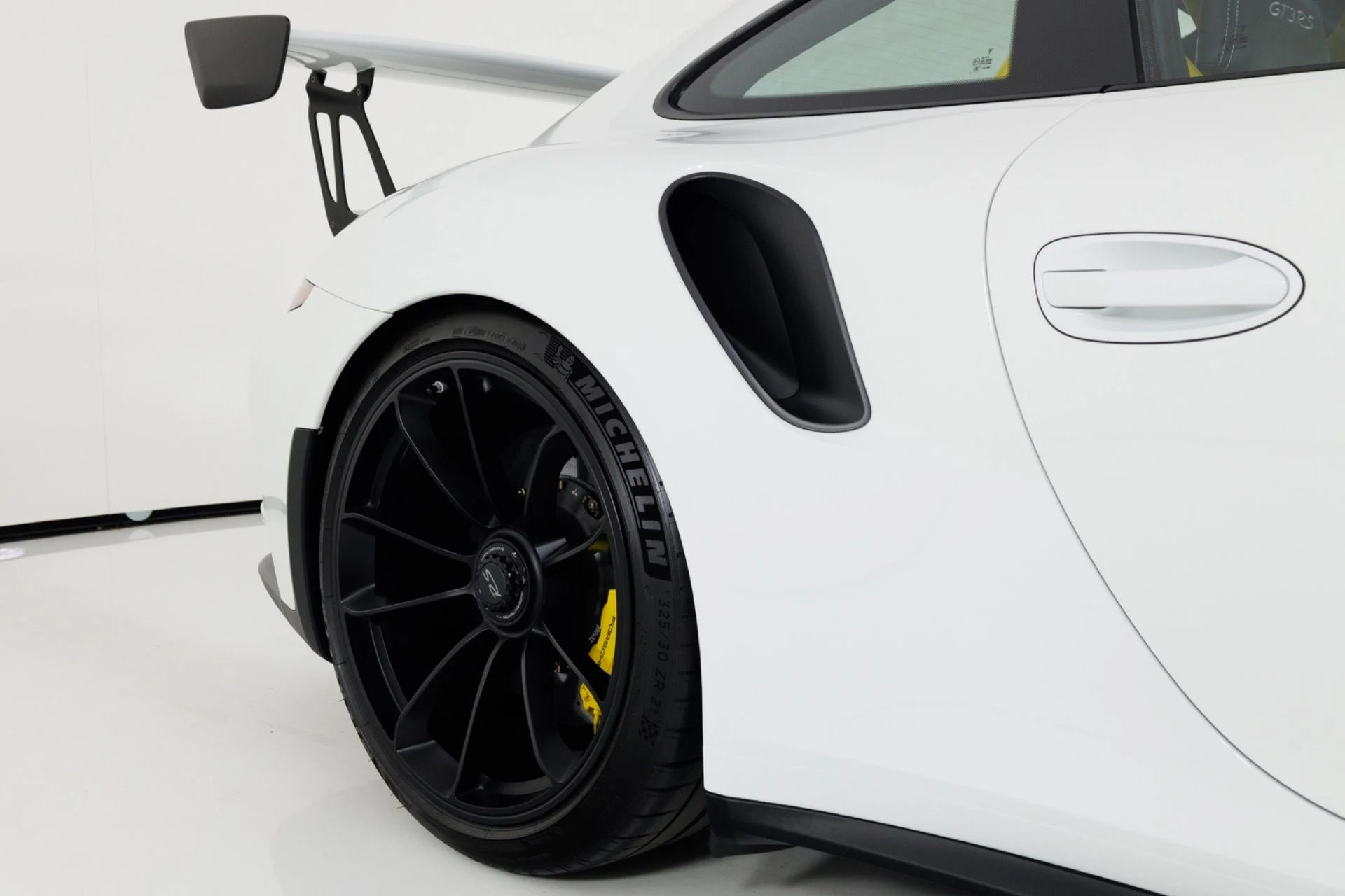 mph062_344770685_Used_2016_Porsche_911_GT_3_RS_1775150694_d4266cd411